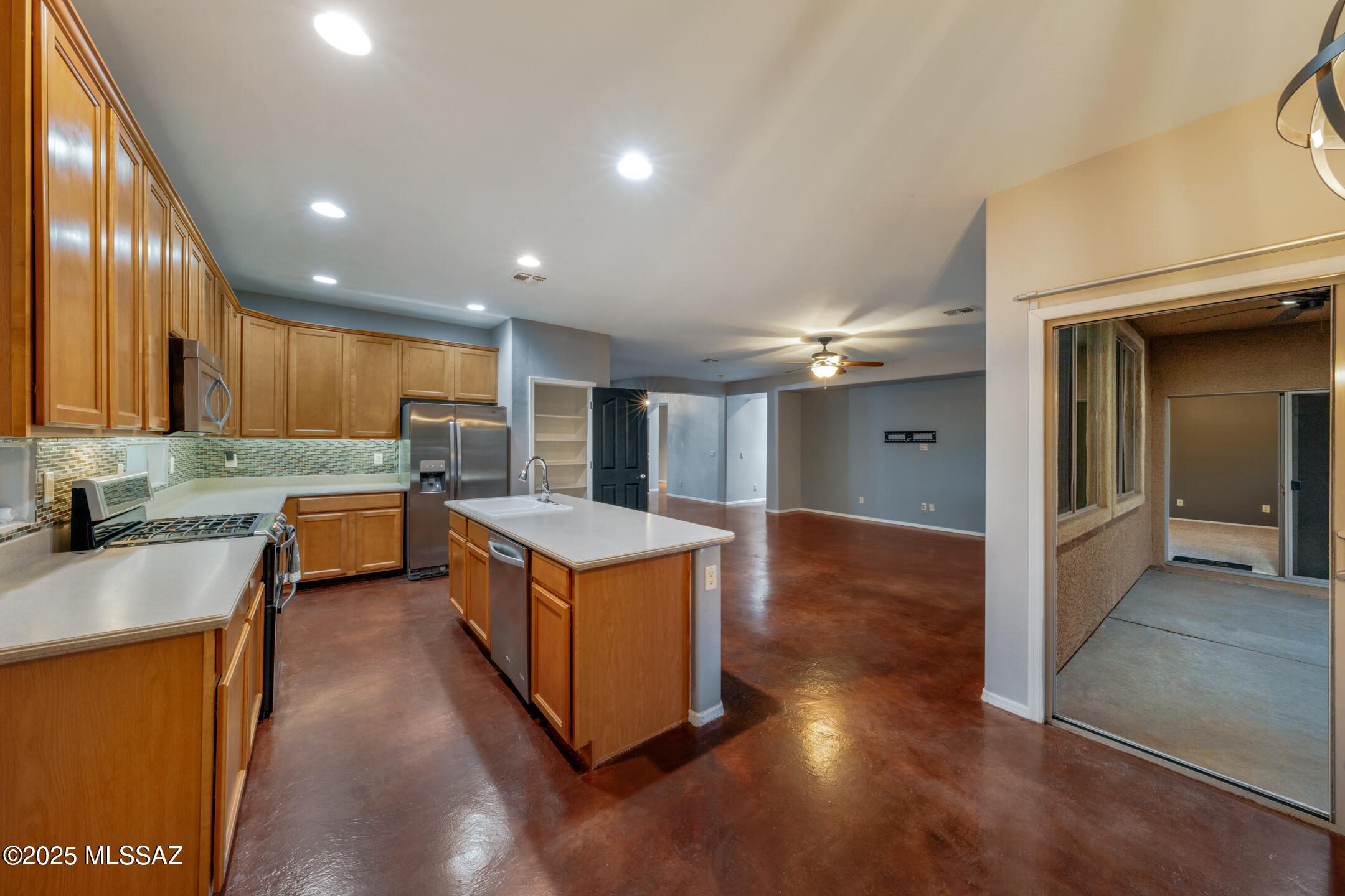 1419 W Red Creek Drive