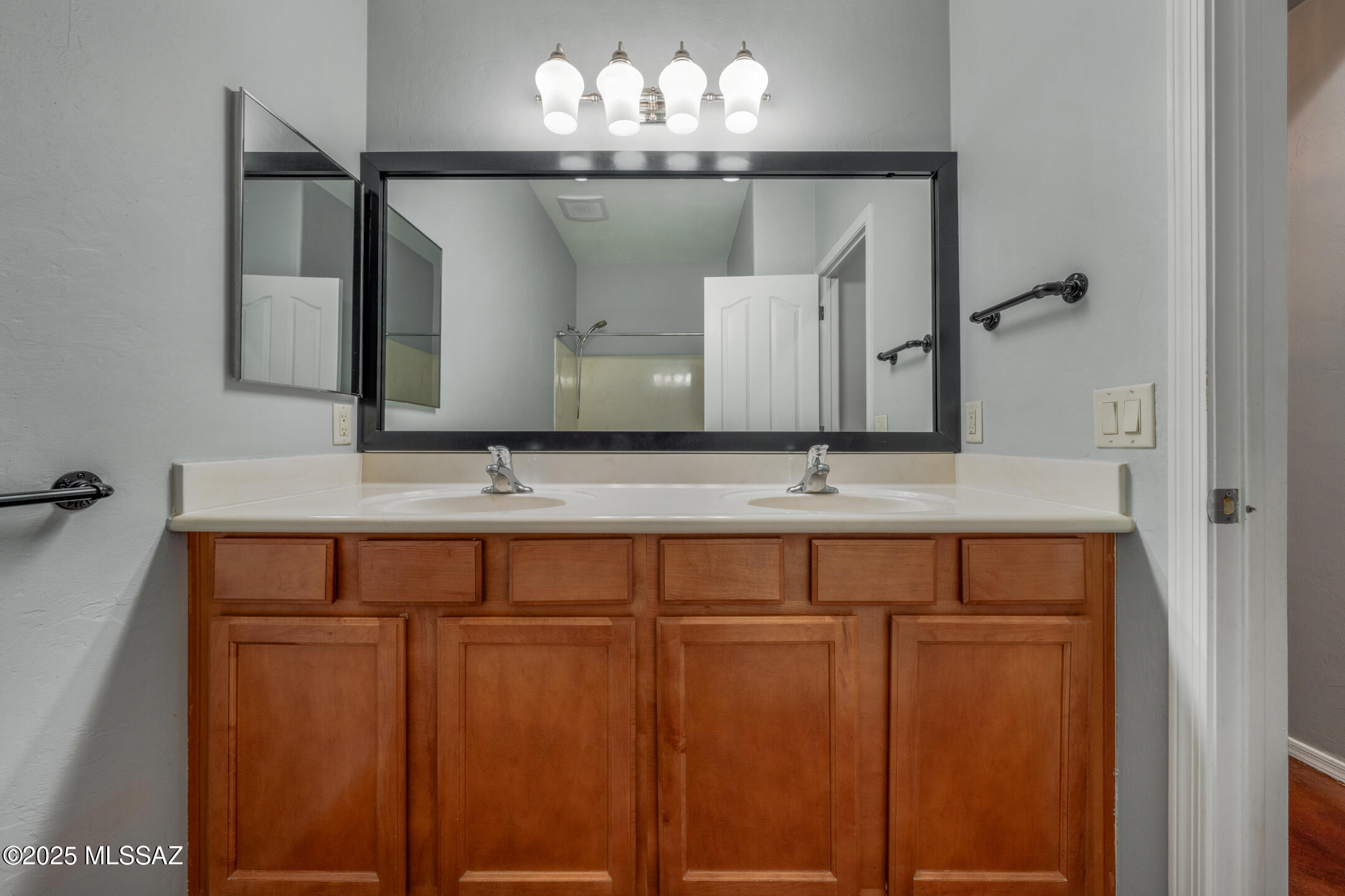 1419 W Red Creek Drive