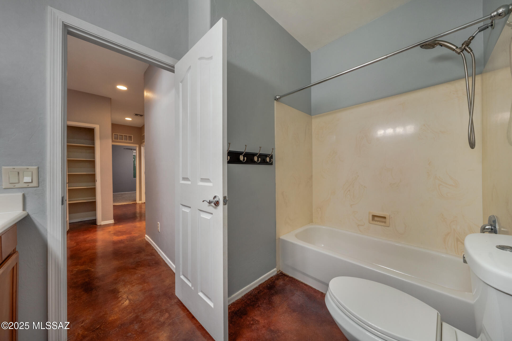 1419 W Red Creek Drive