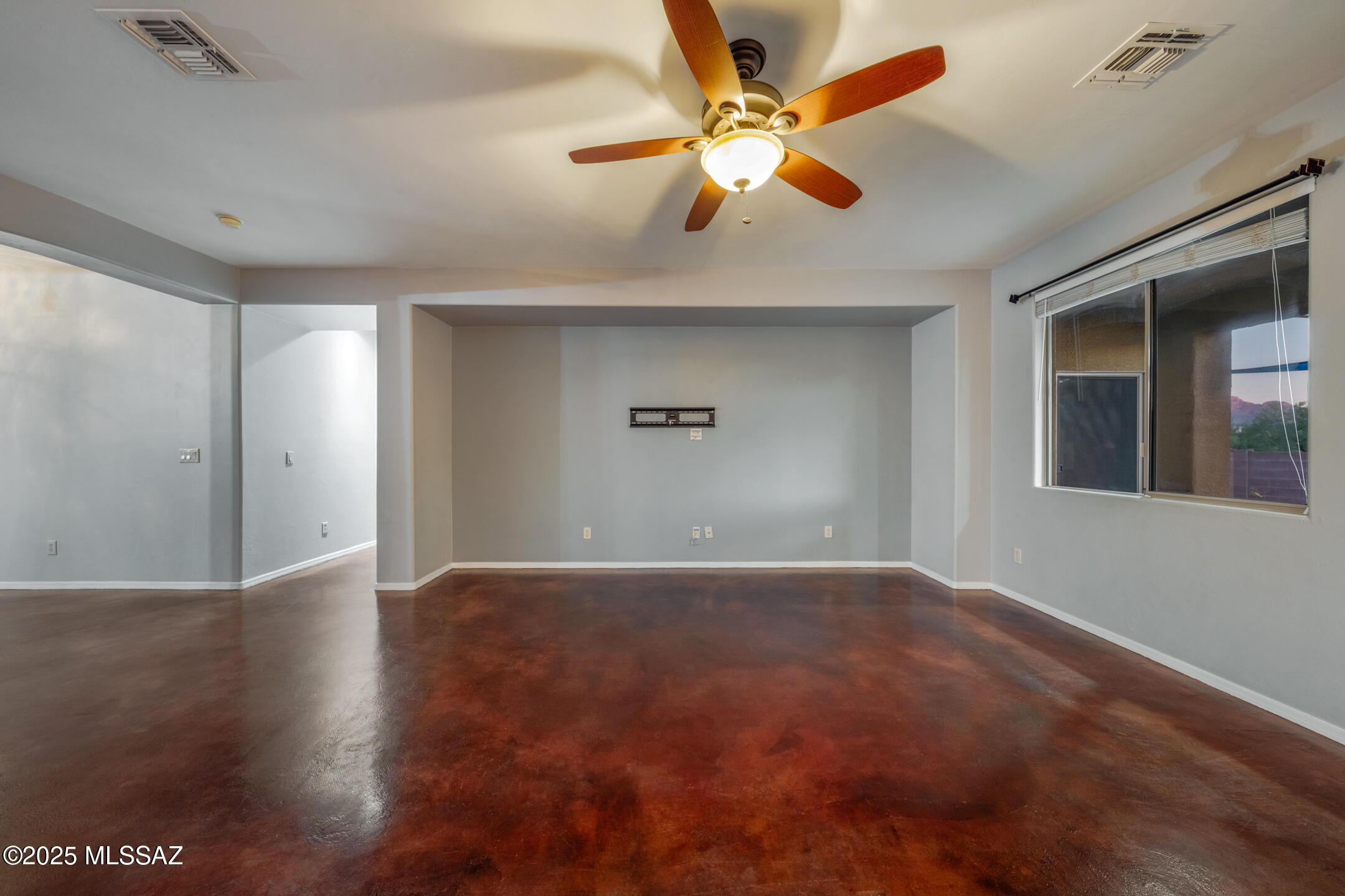 1419 W Red Creek Drive