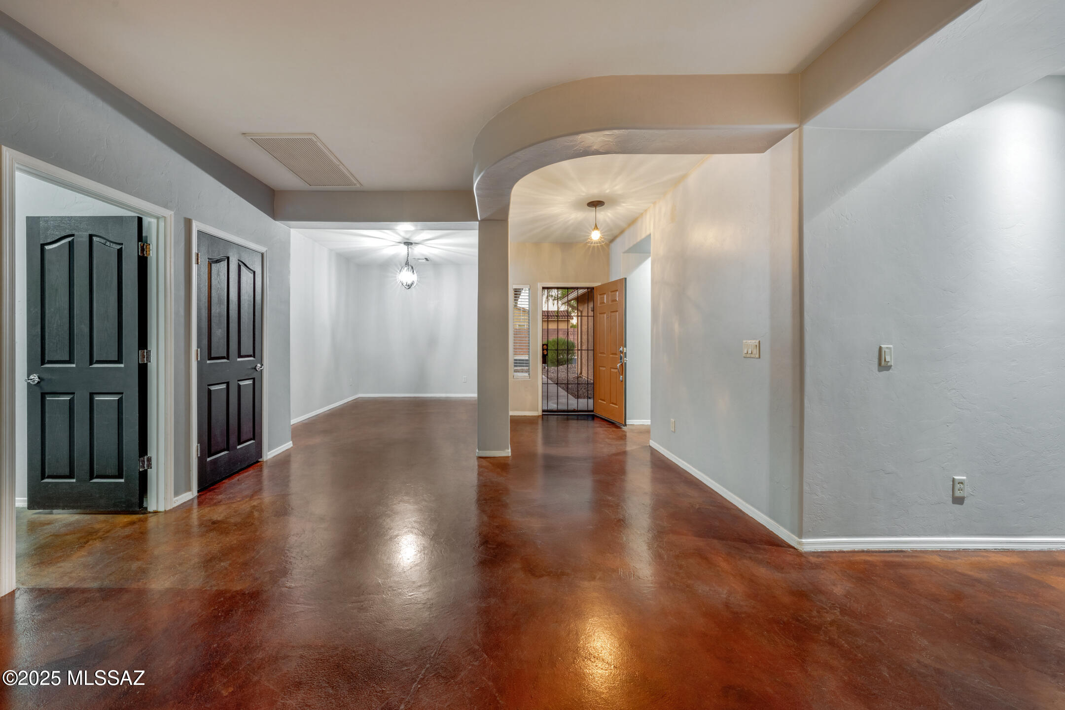 1419 W Red Creek Drive