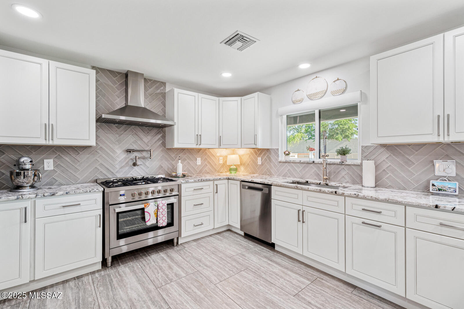 3454 E Calle Del Prado