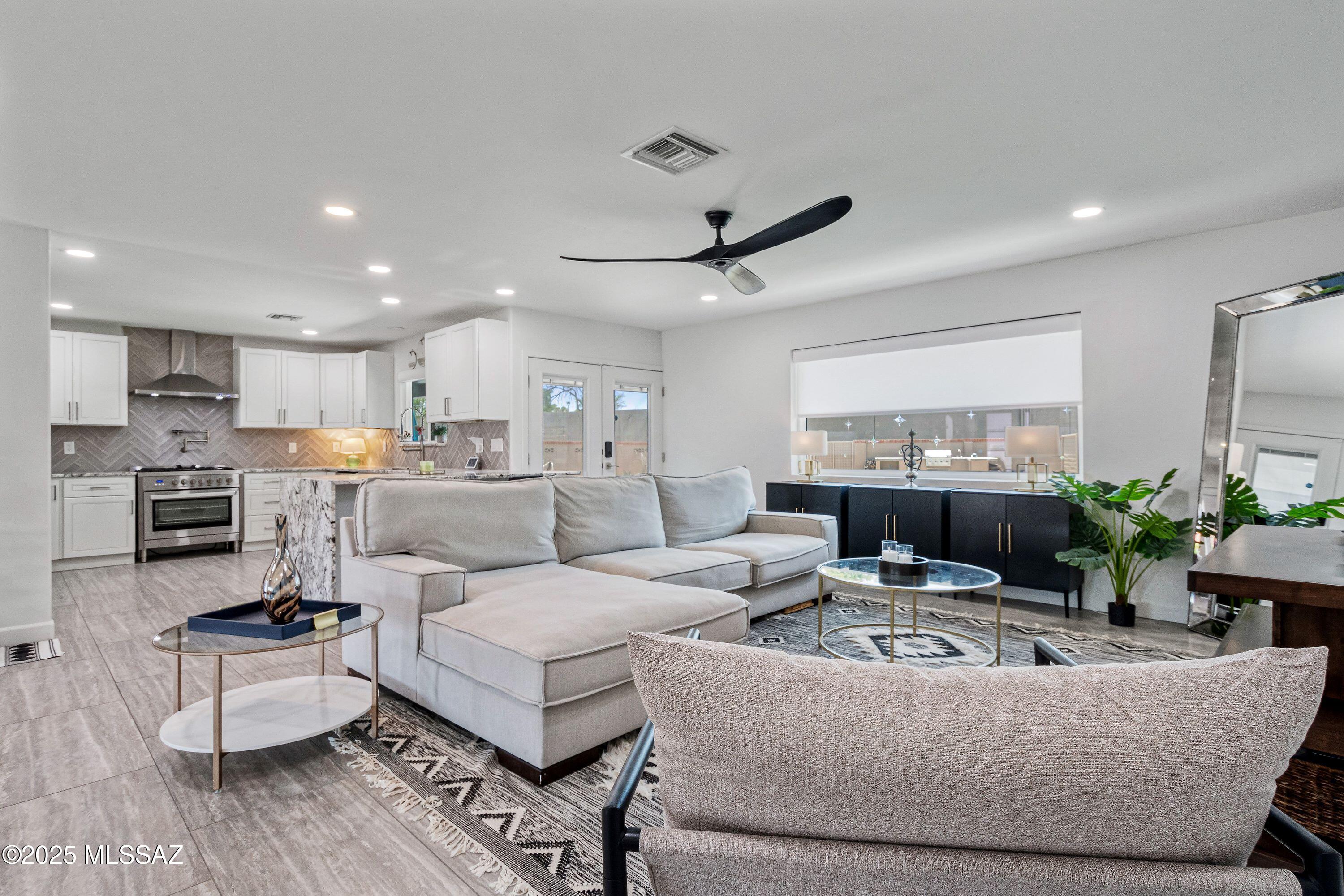 3454 E Calle Del Prado