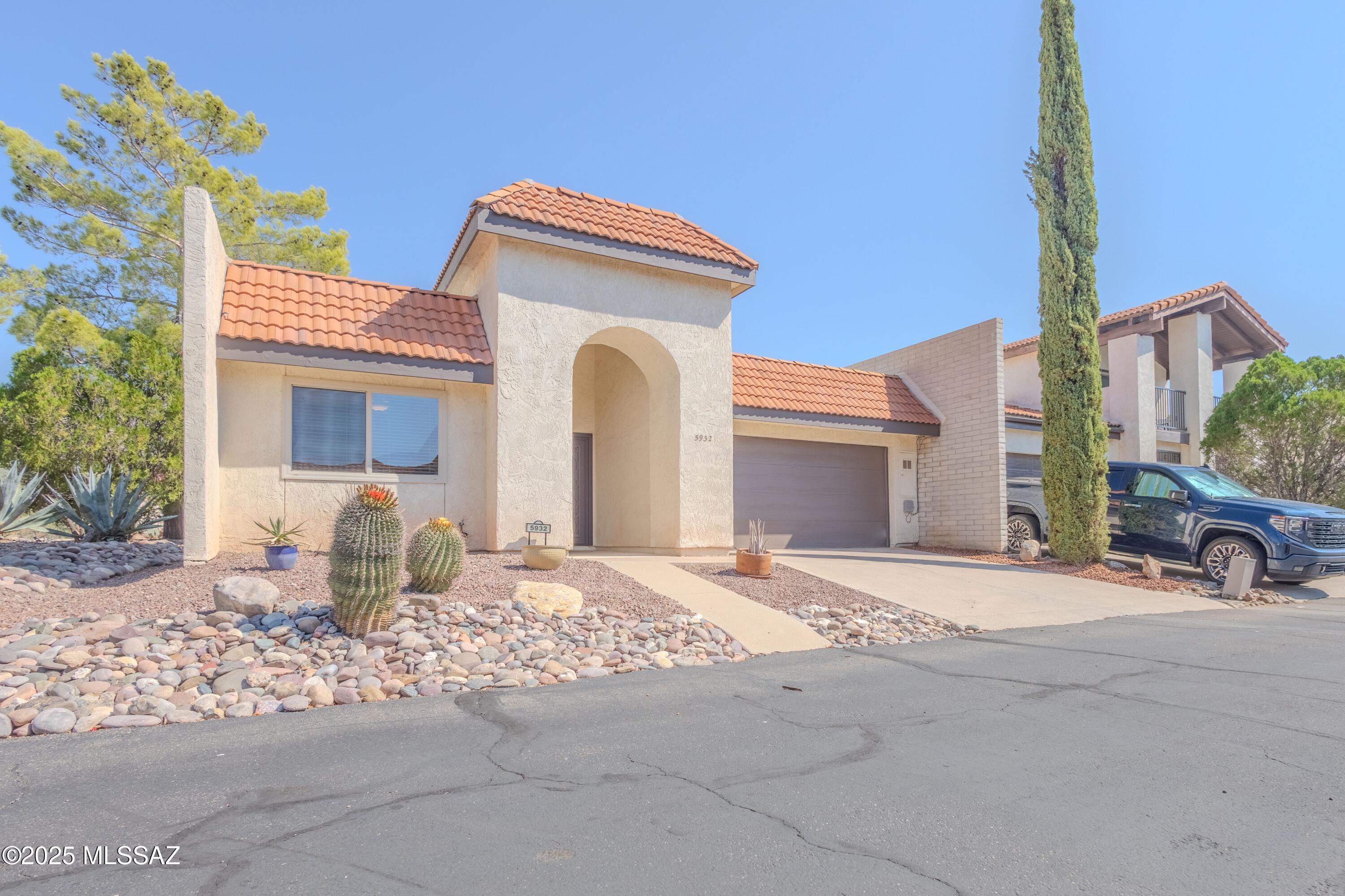 5932 N Placita del Conde