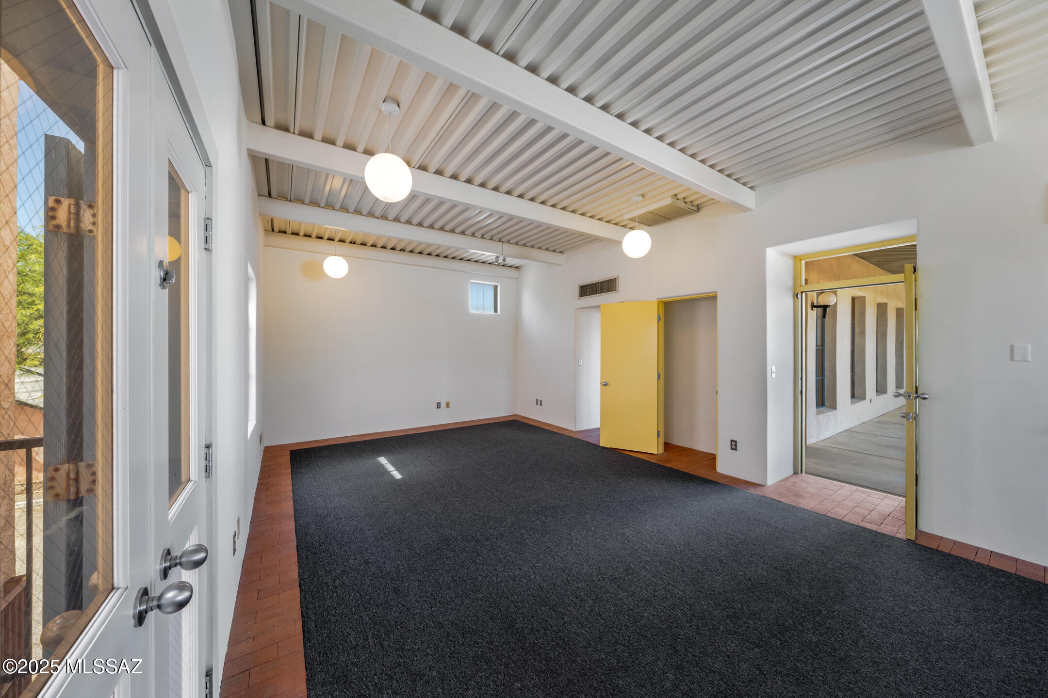 326 S Convent Avenue