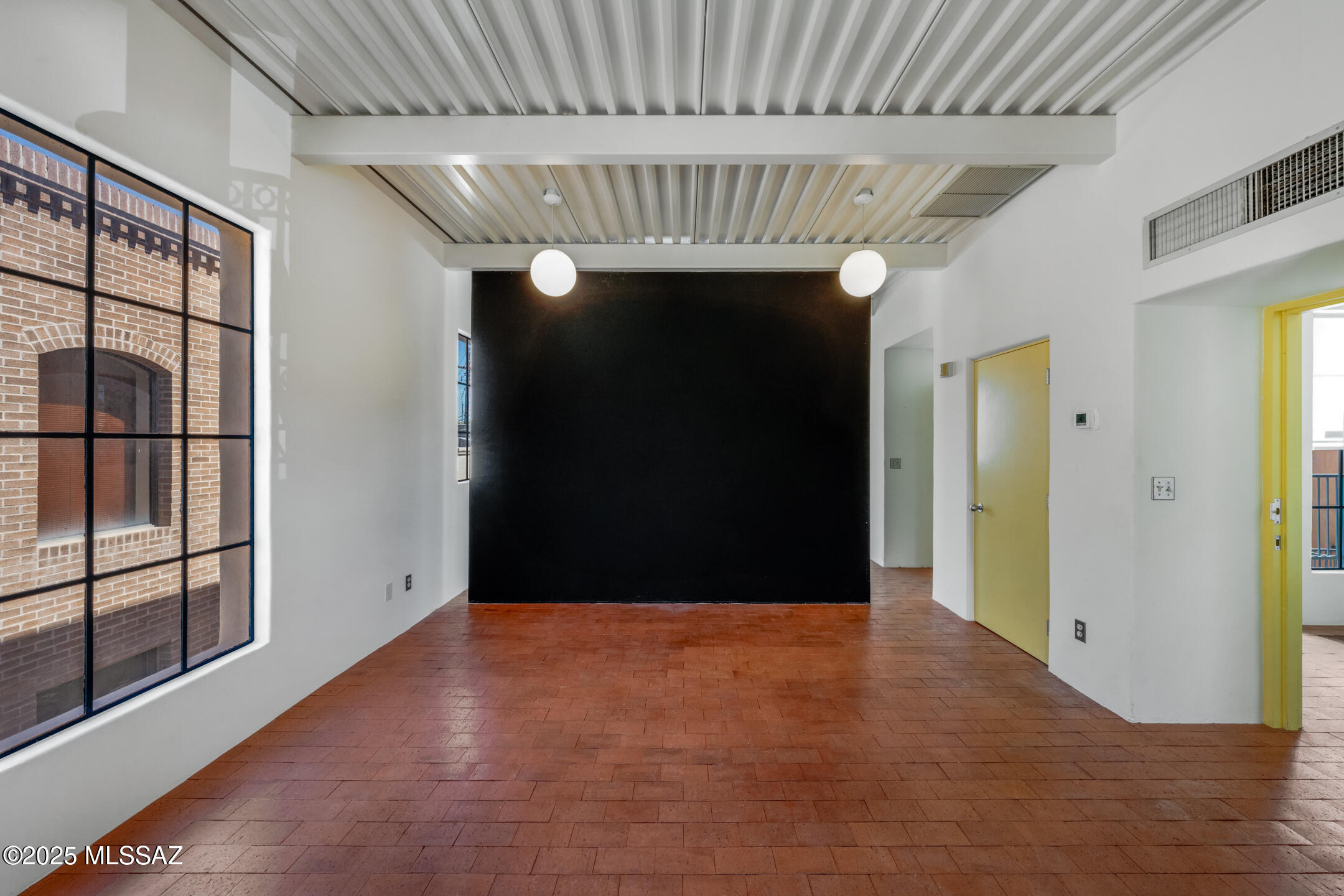 326 S Convent Avenue