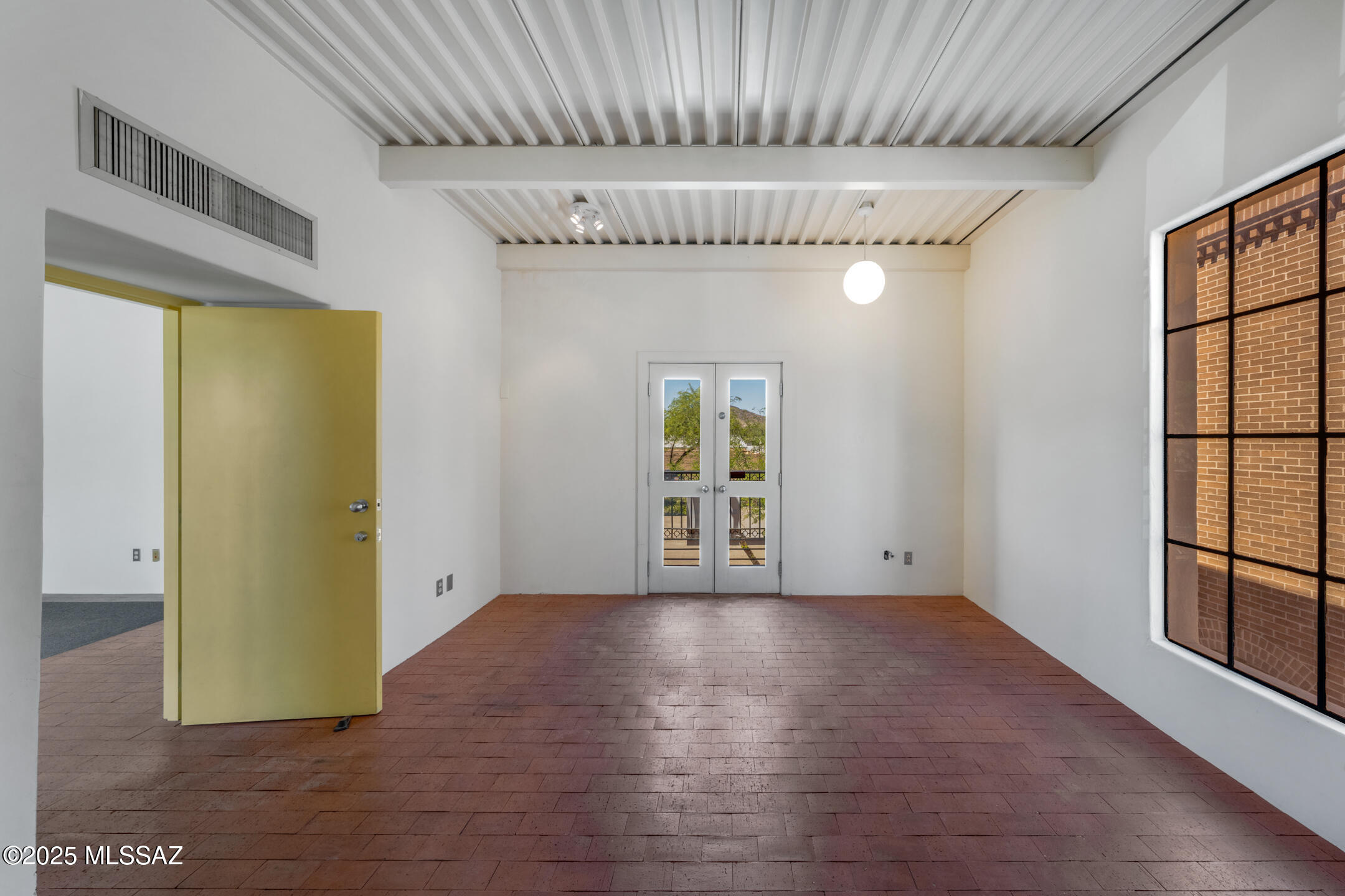 326 S Convent Avenue