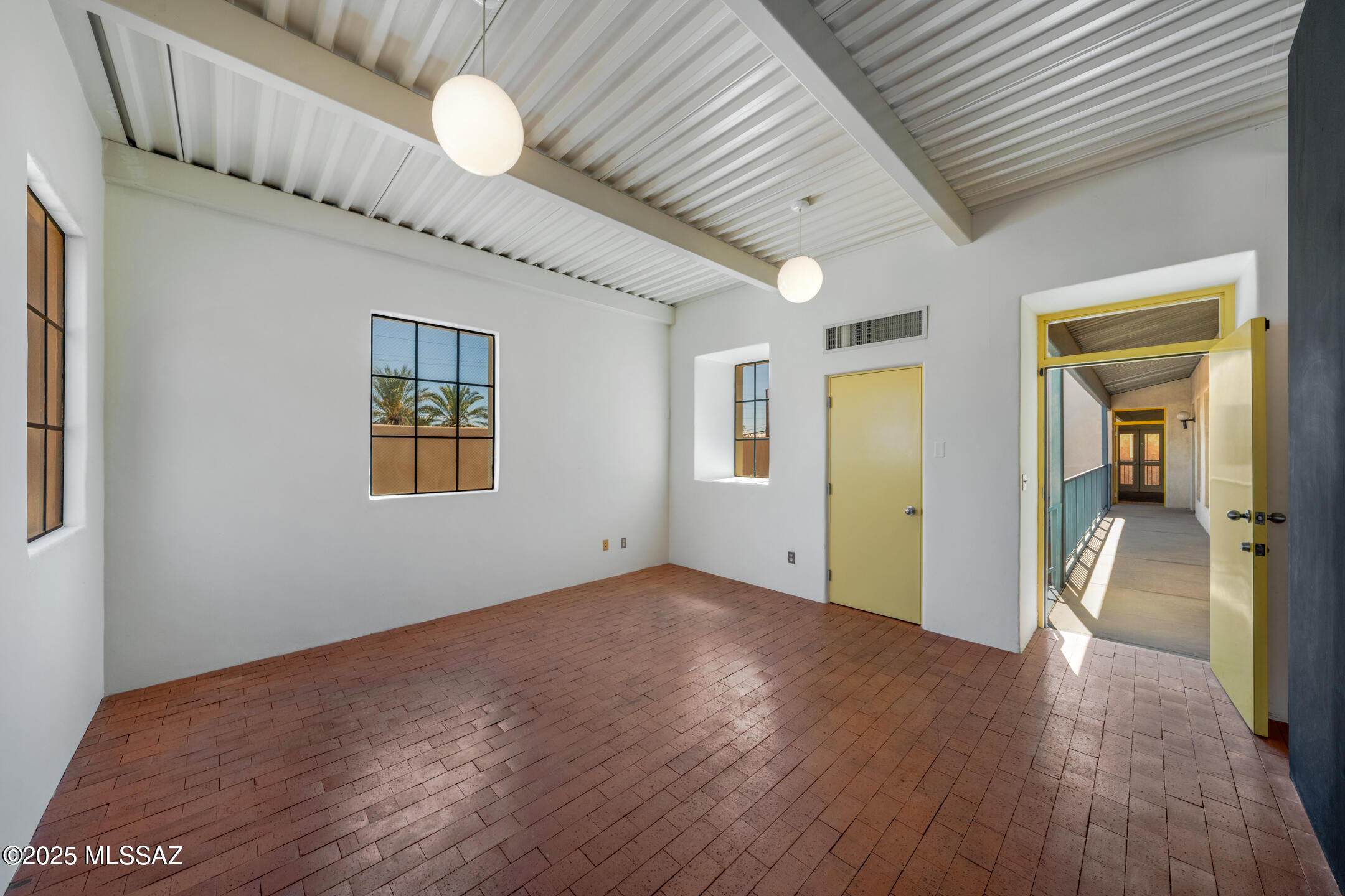 326 S Convent Avenue