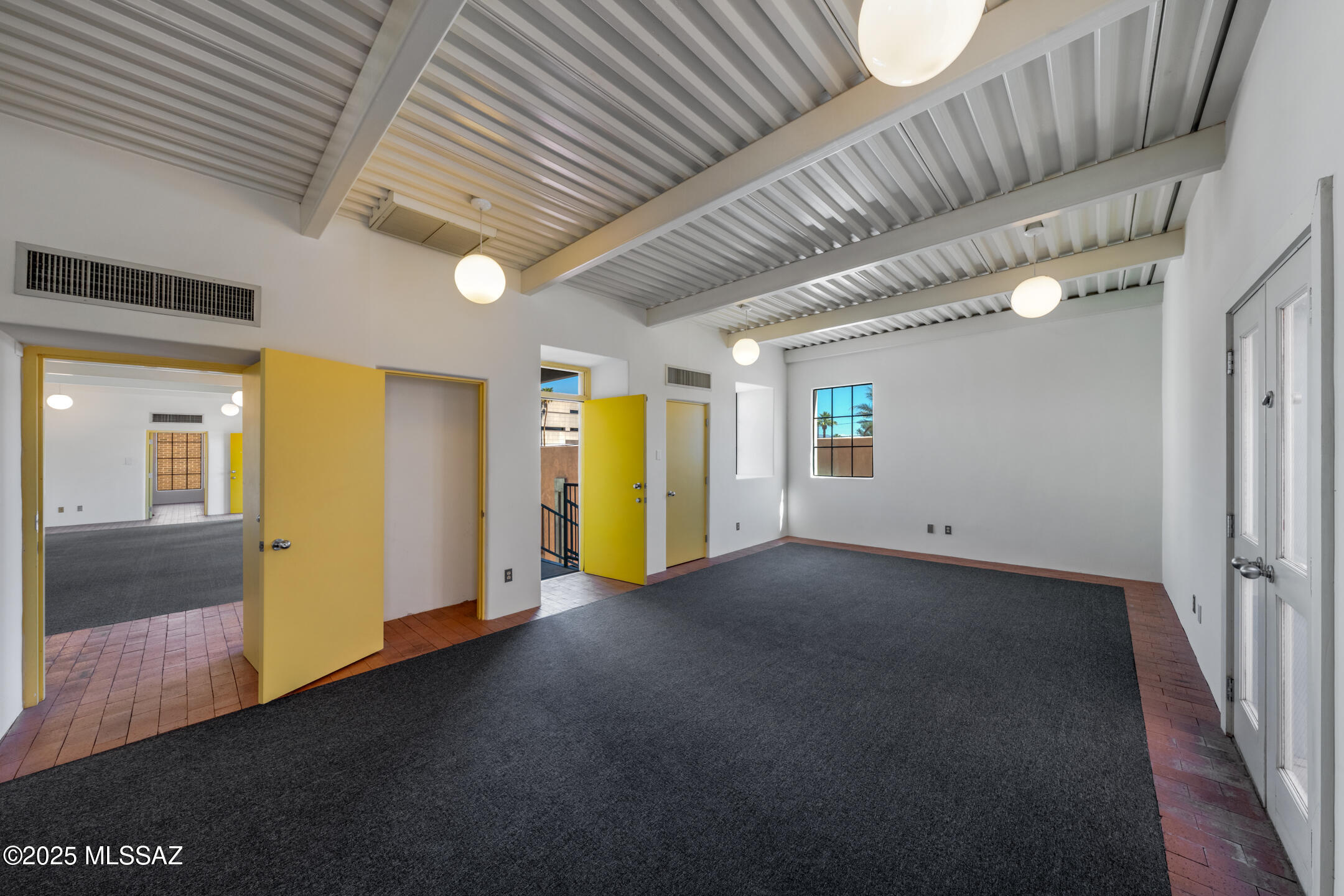 326 S Convent Avenue