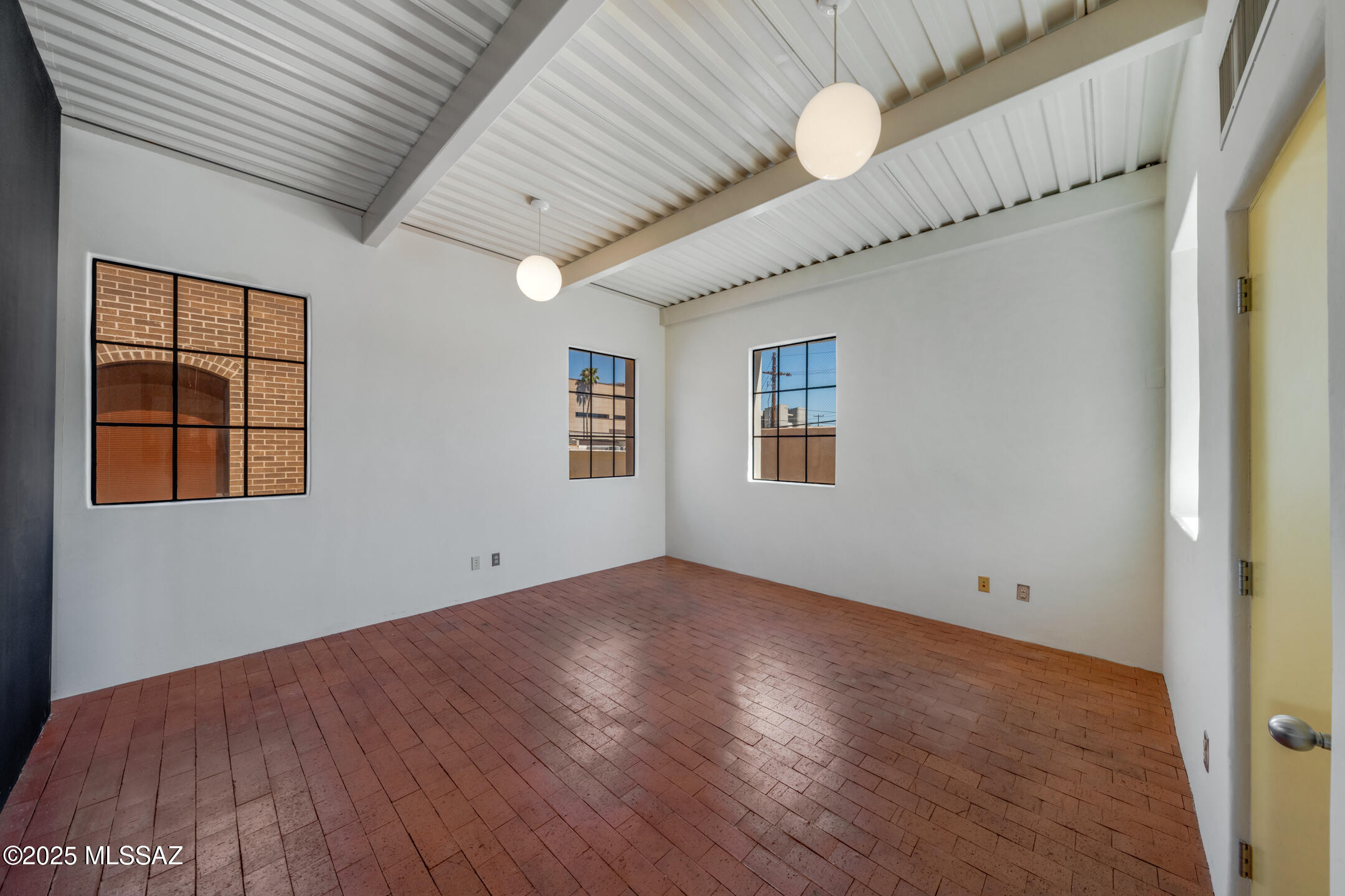 326 S Convent Avenue