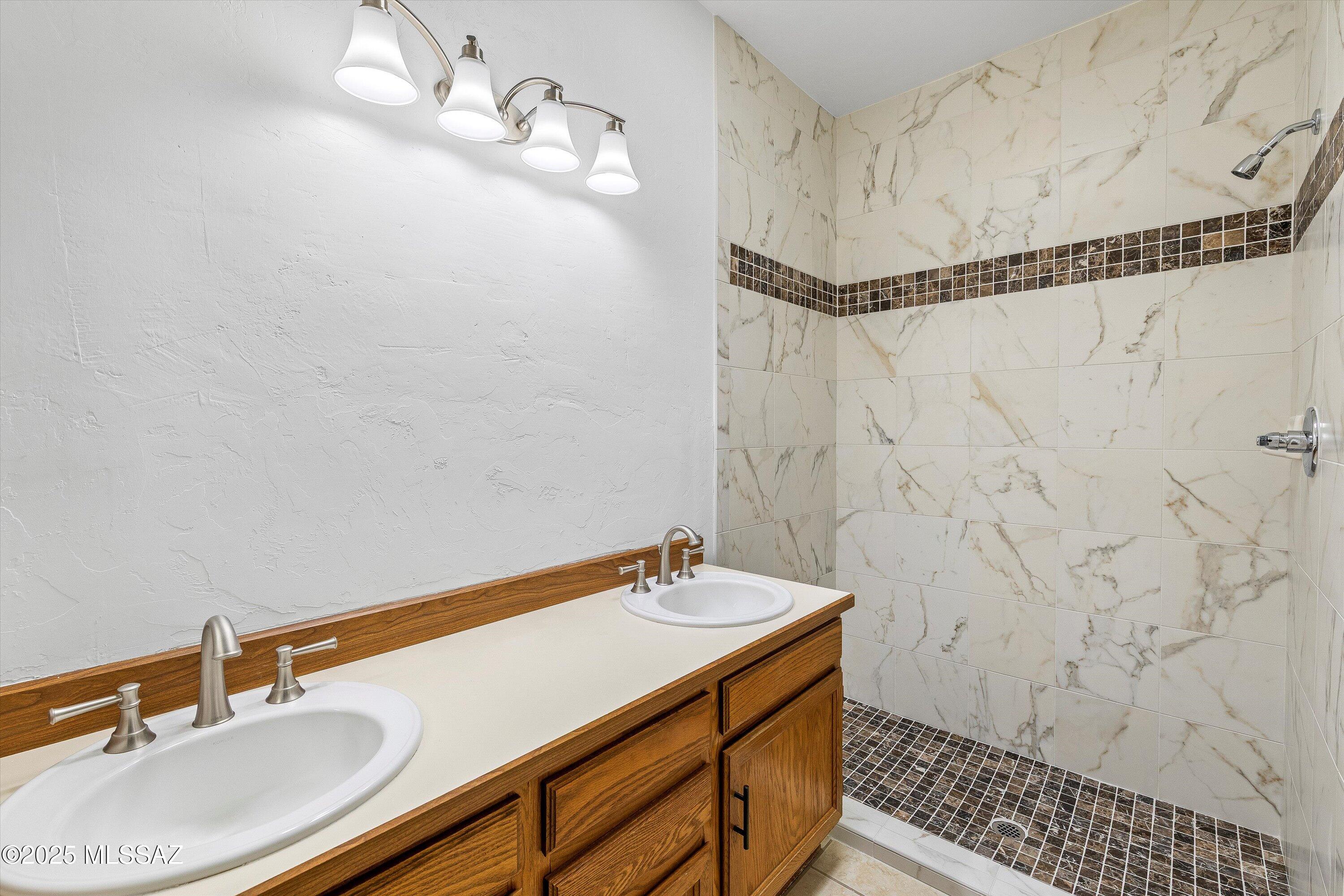 5581 N Crystal Mist Place