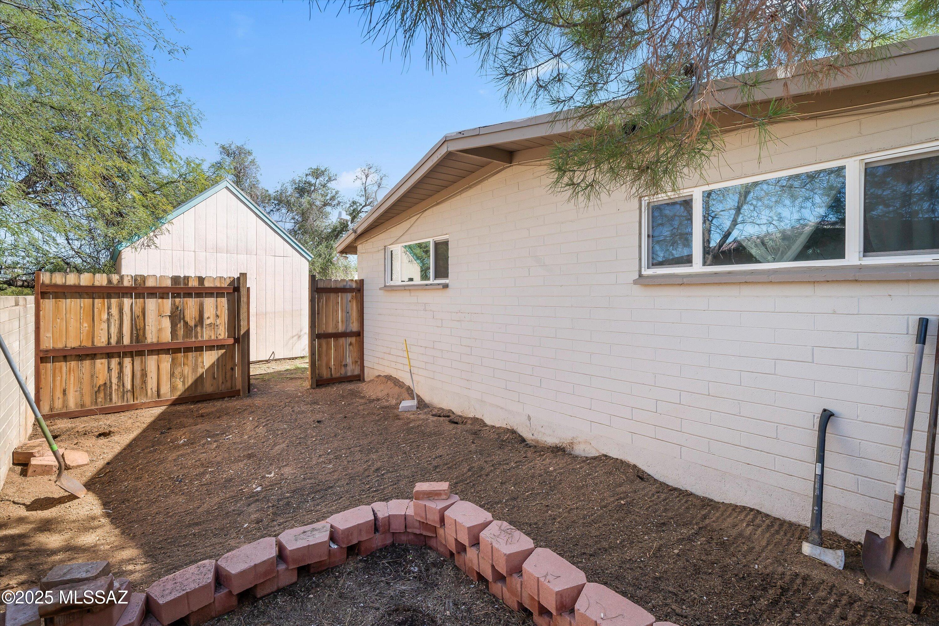 1717 S Avenida Regulo