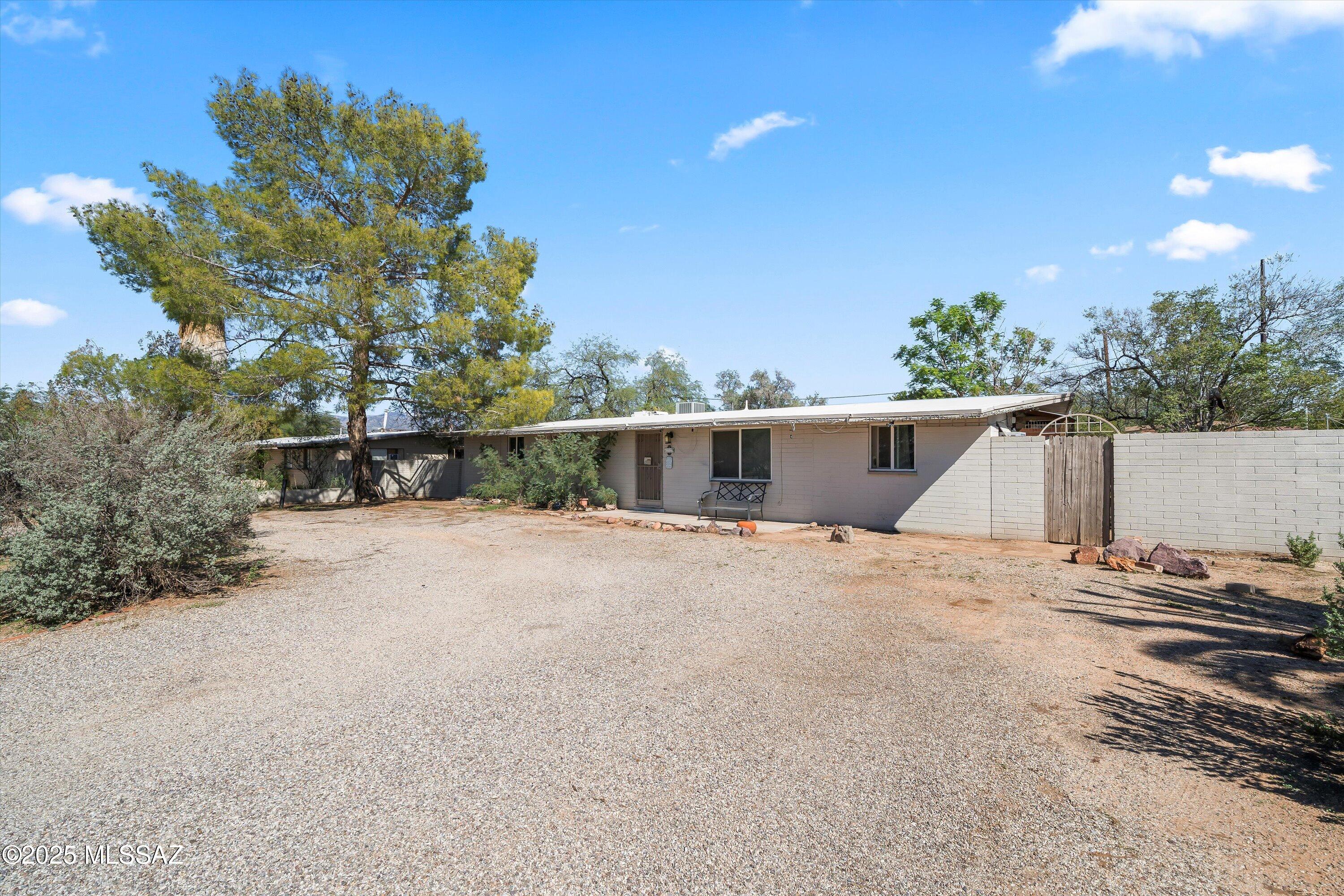 1717 S Avenida Regulo