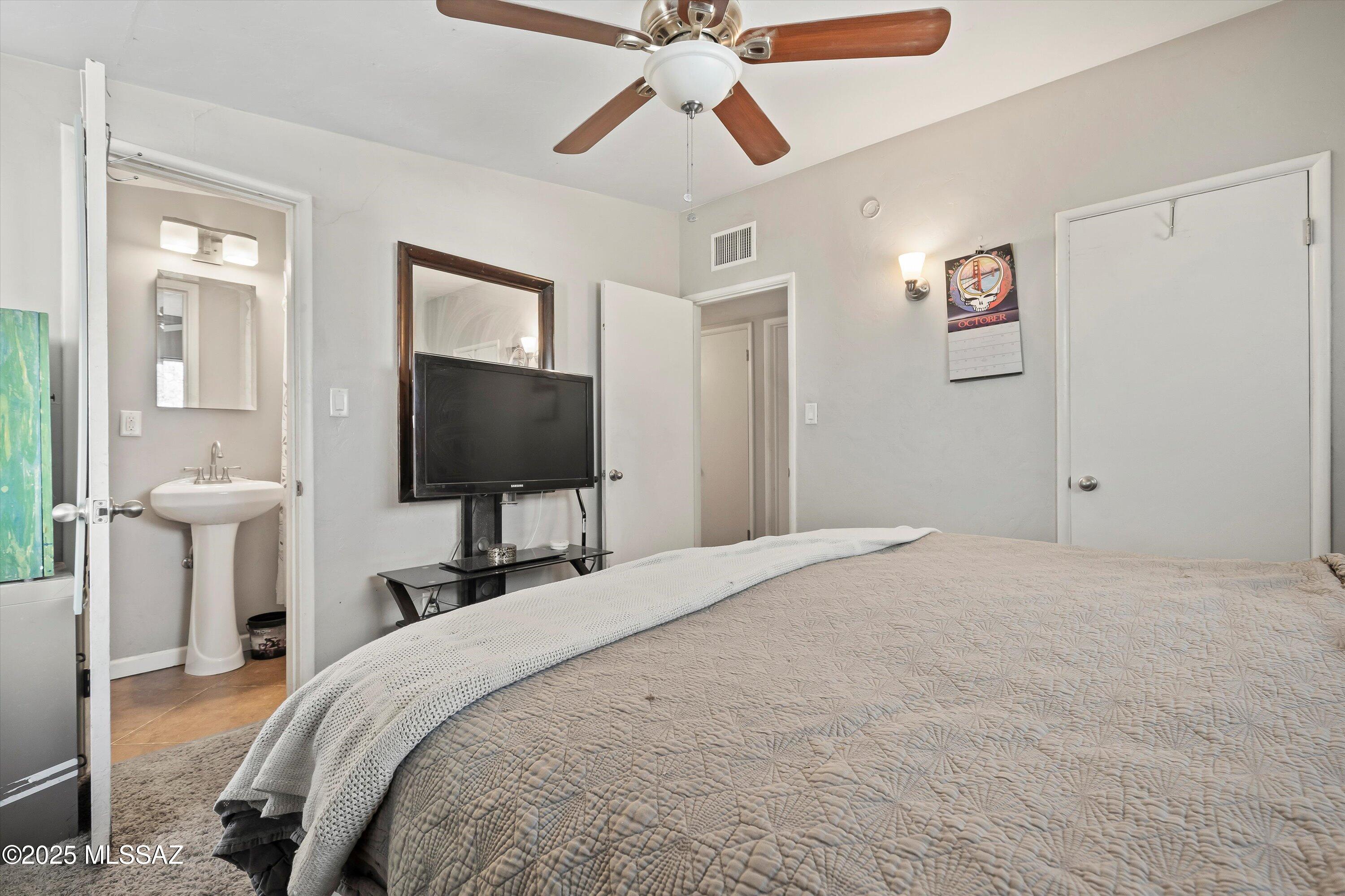 1717 S Avenida Regulo