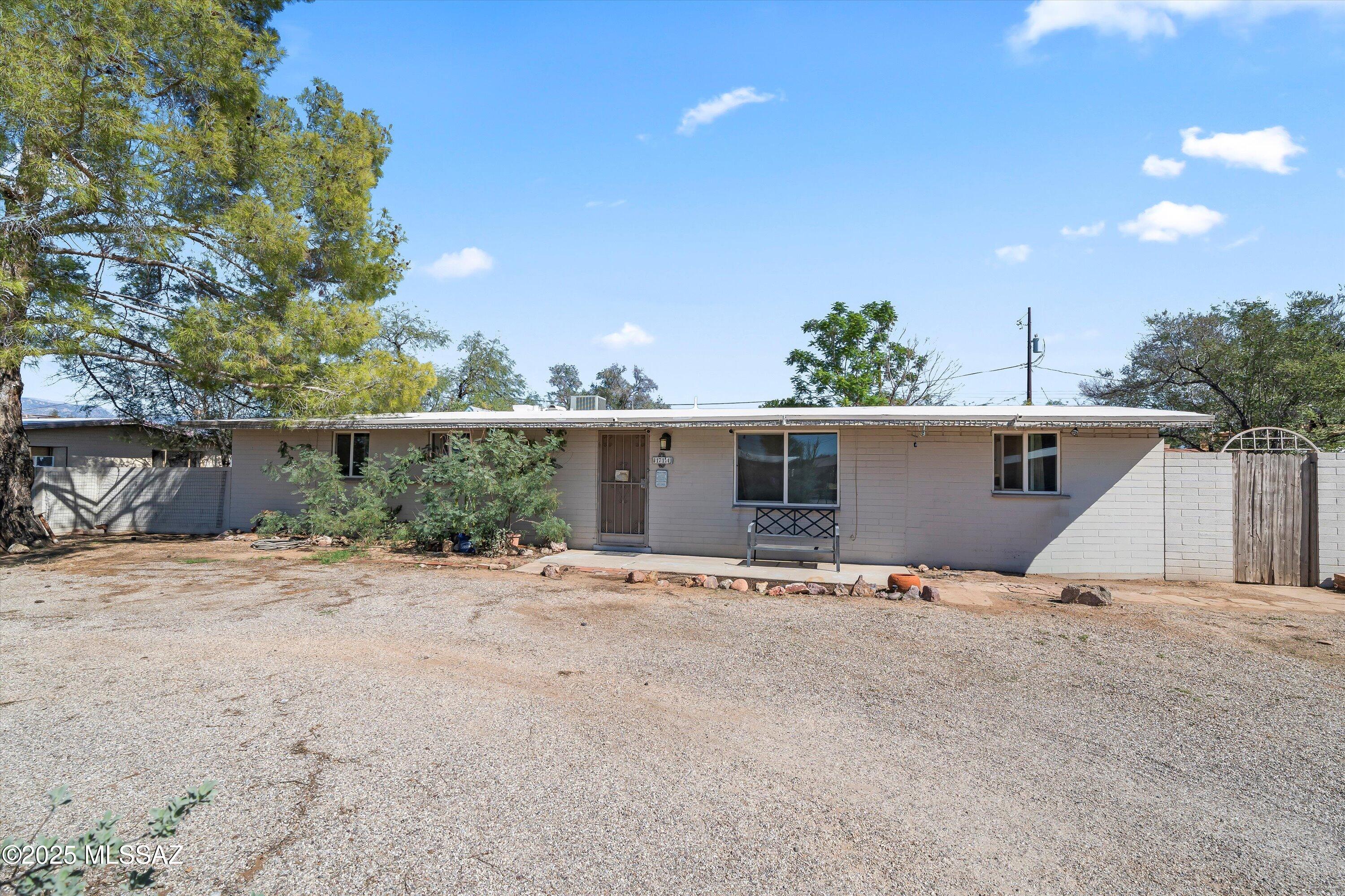 1717 S Avenida Regulo