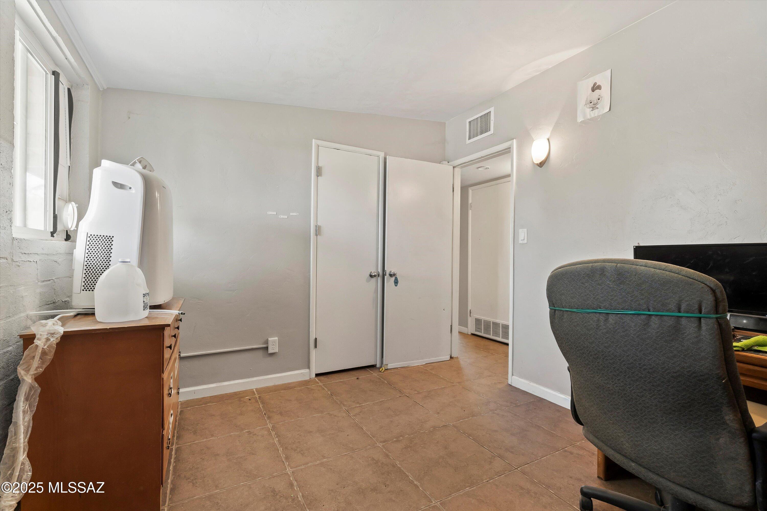 1717 S Avenida Regulo