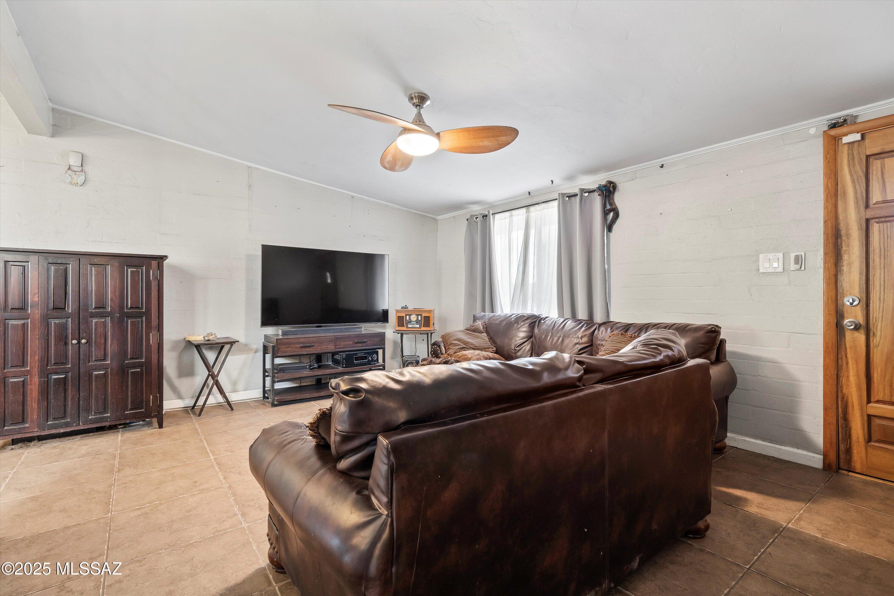 1717 S Avenida Regulo