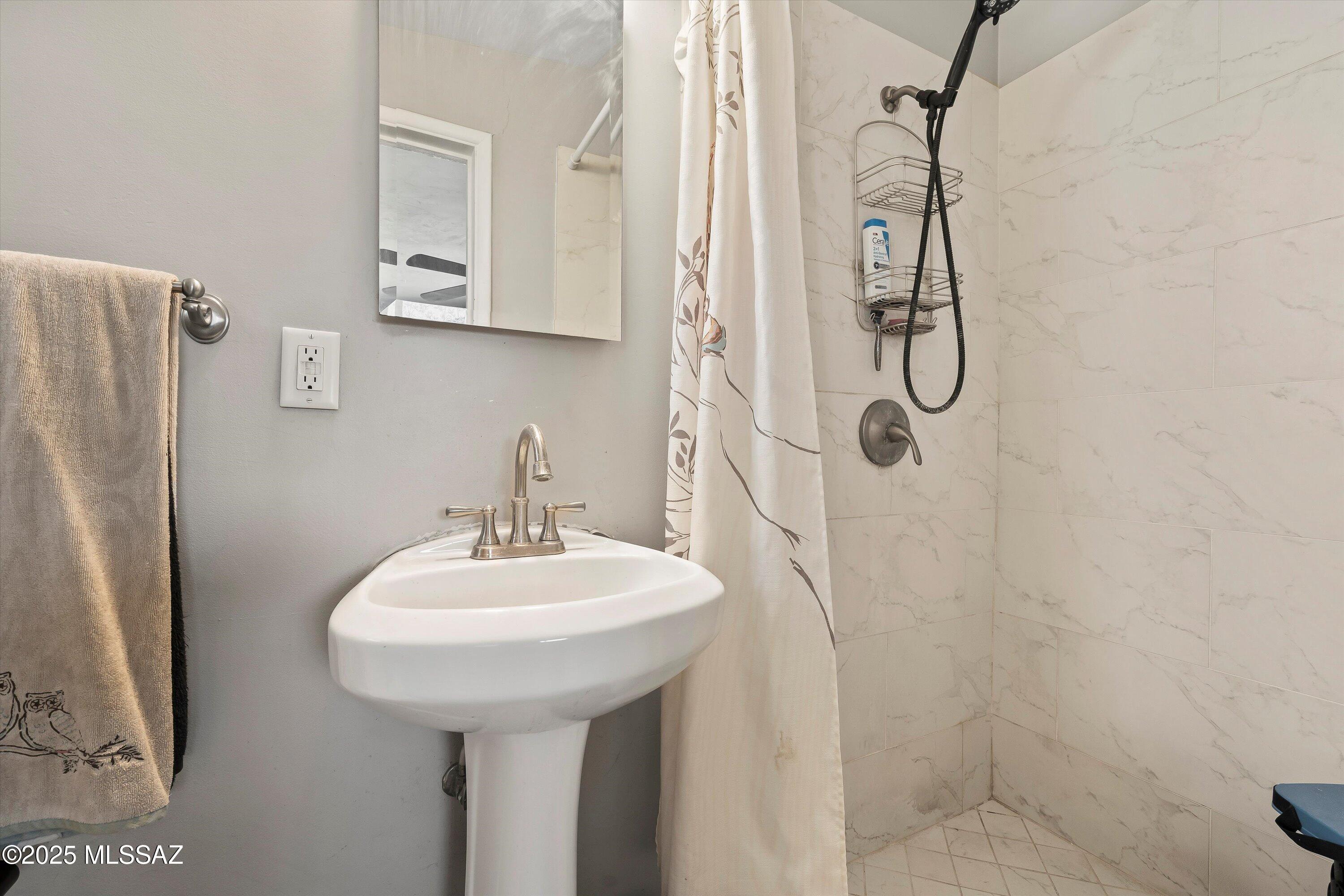 1717 S Avenida Regulo