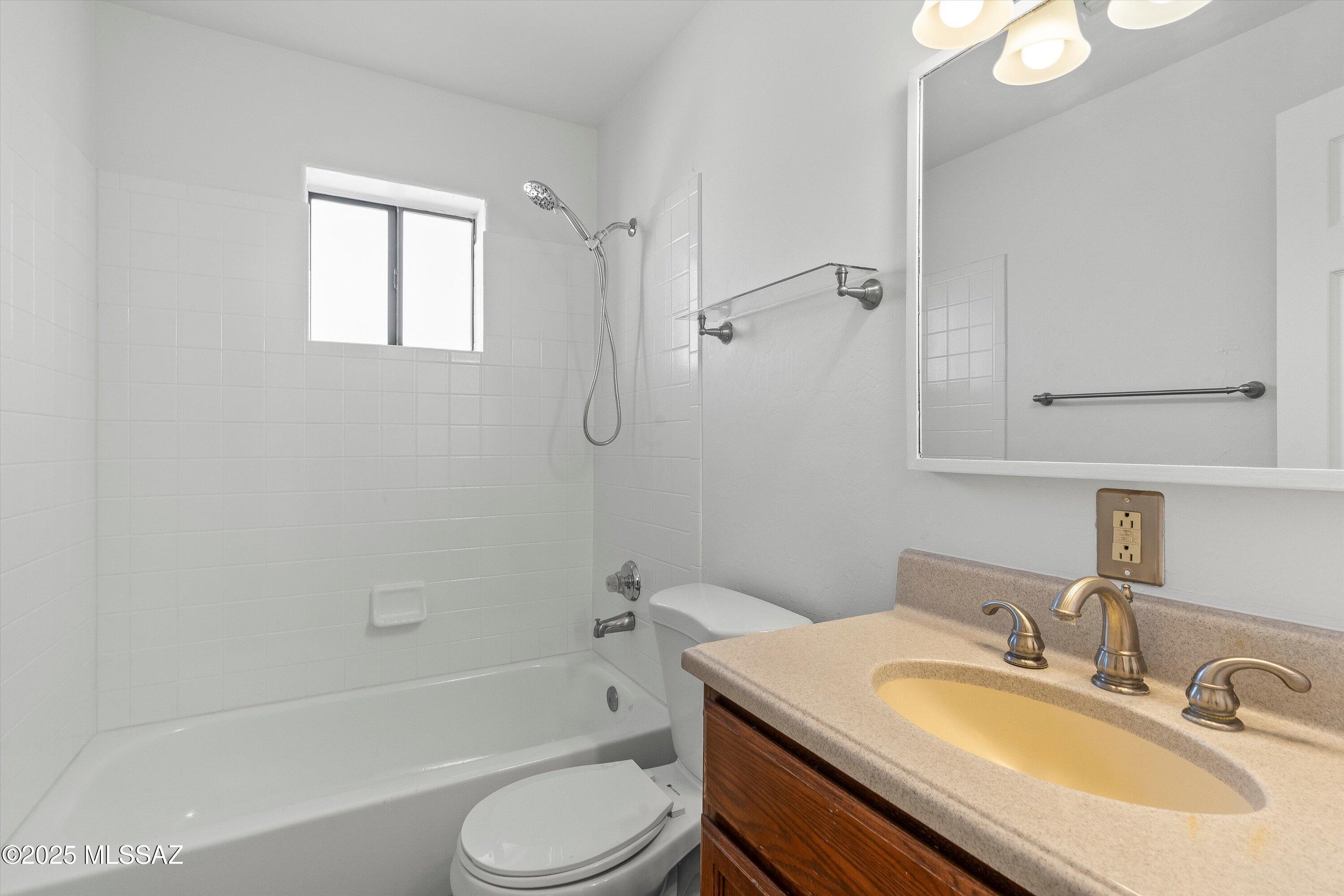 10501 E Calle Del Este