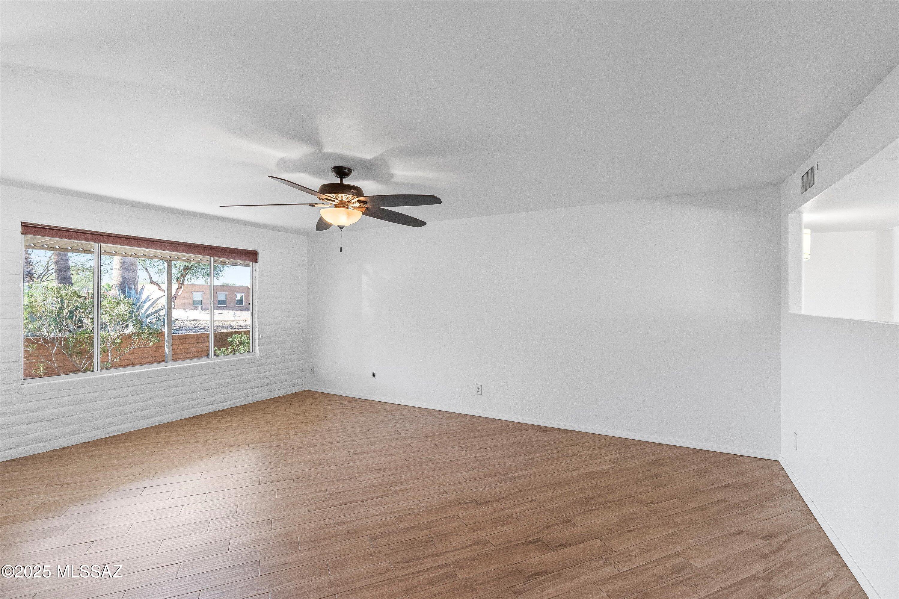 10501 E Calle Del Este