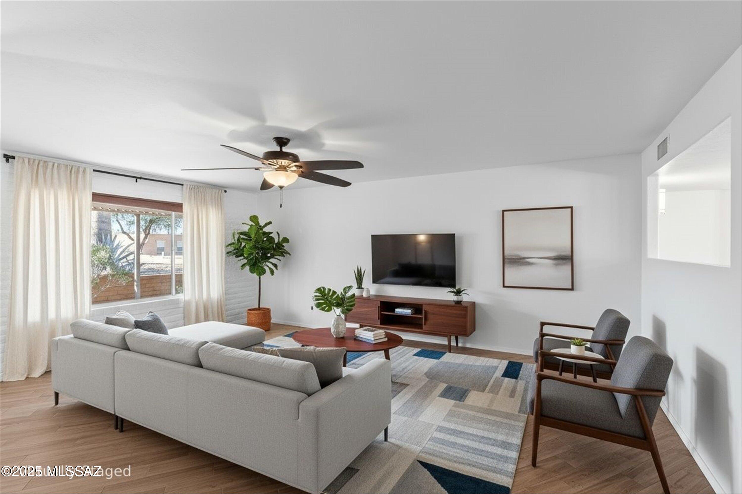 10501 E Calle Del Este