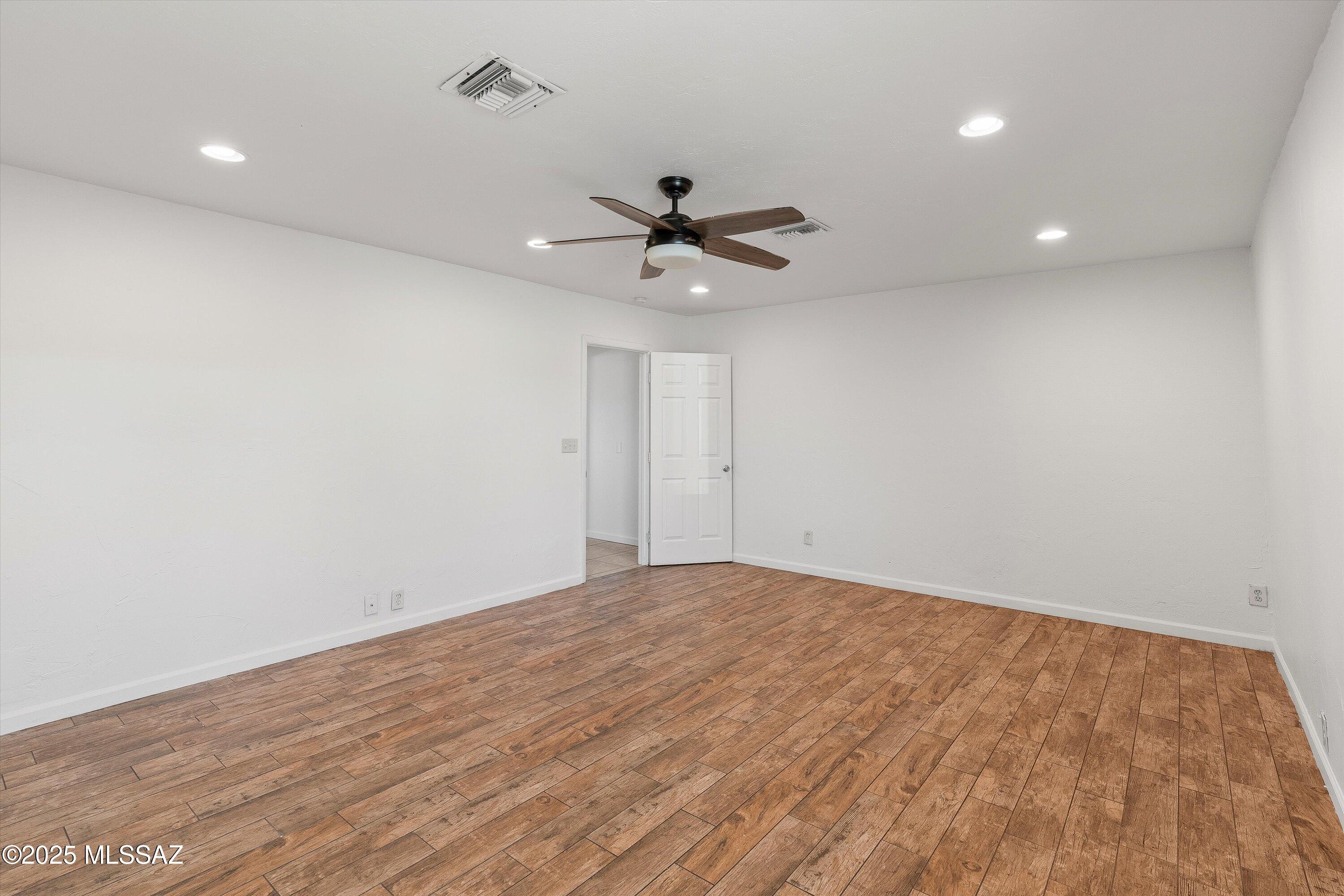 10501 E Calle Del Este