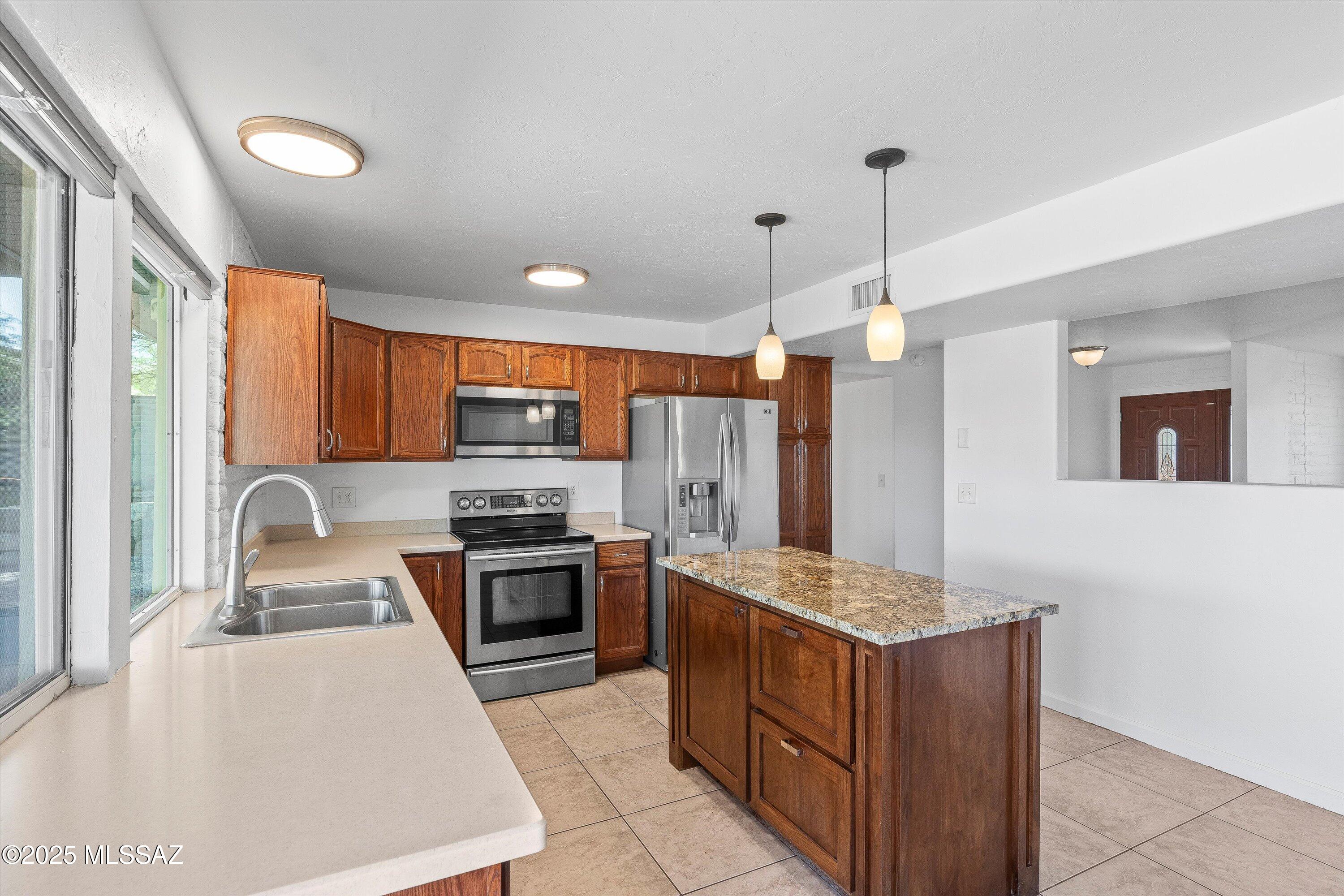 10501 E Calle Del Este