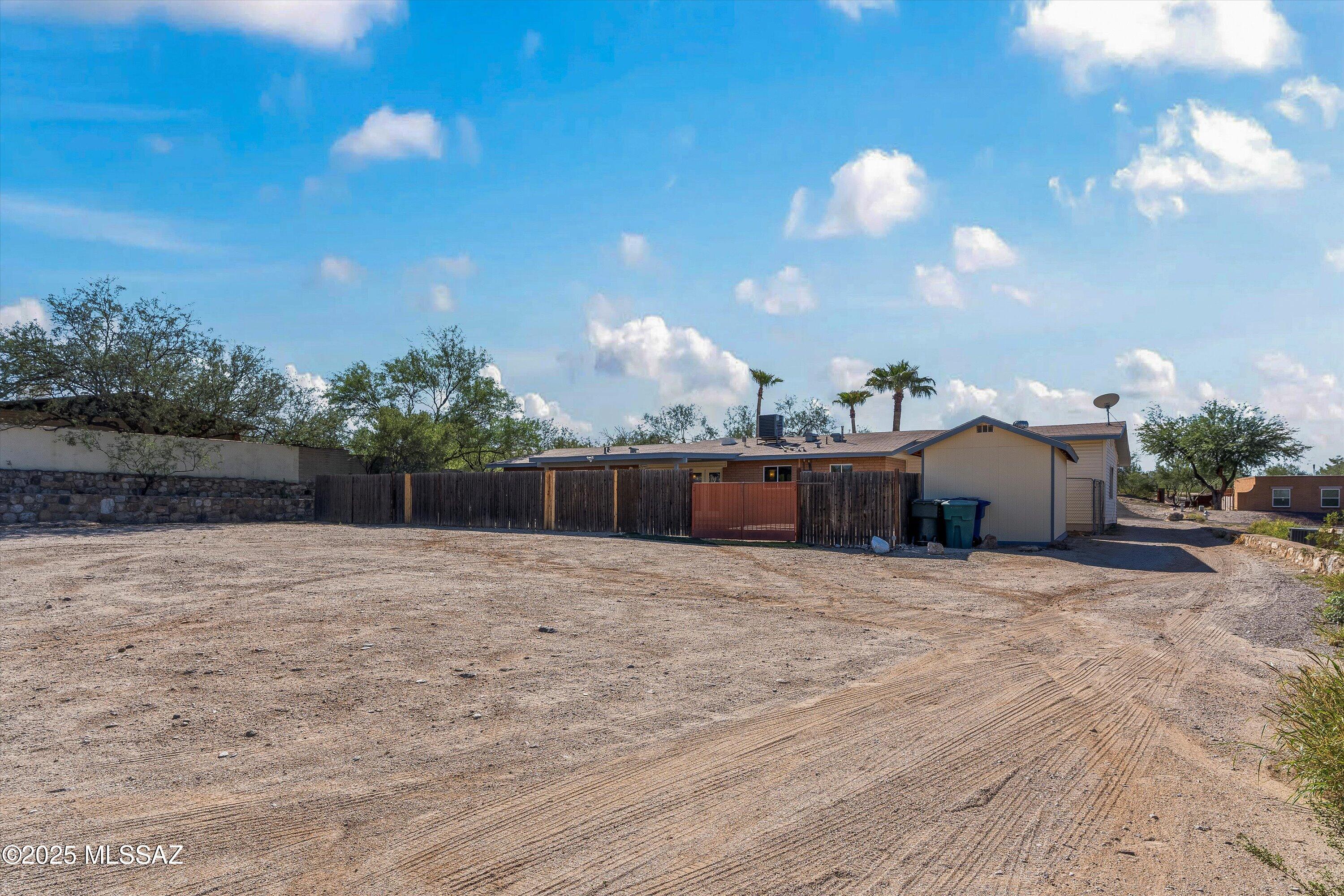 10501 E Calle Del Este