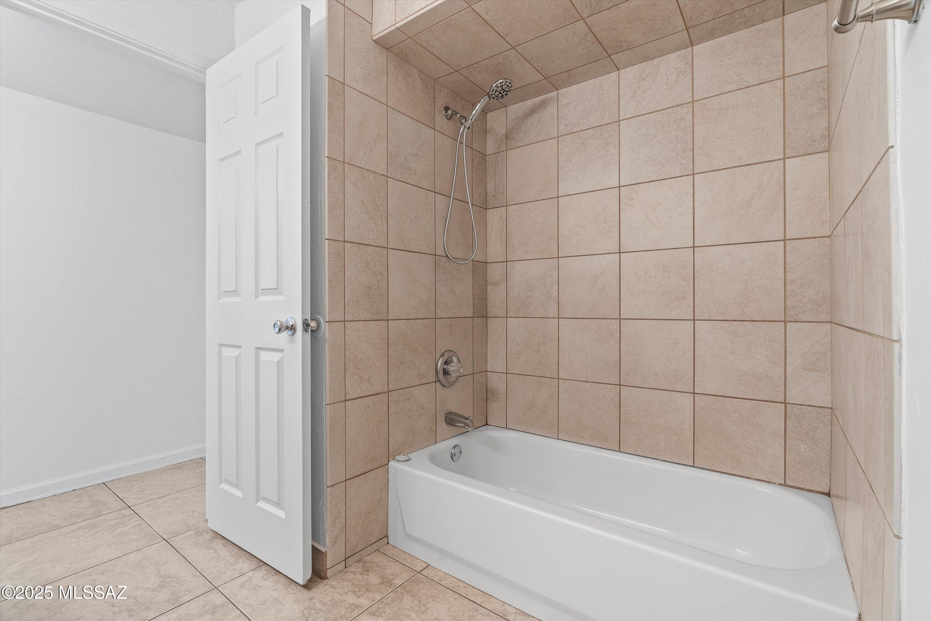 10501 E Calle Del Este