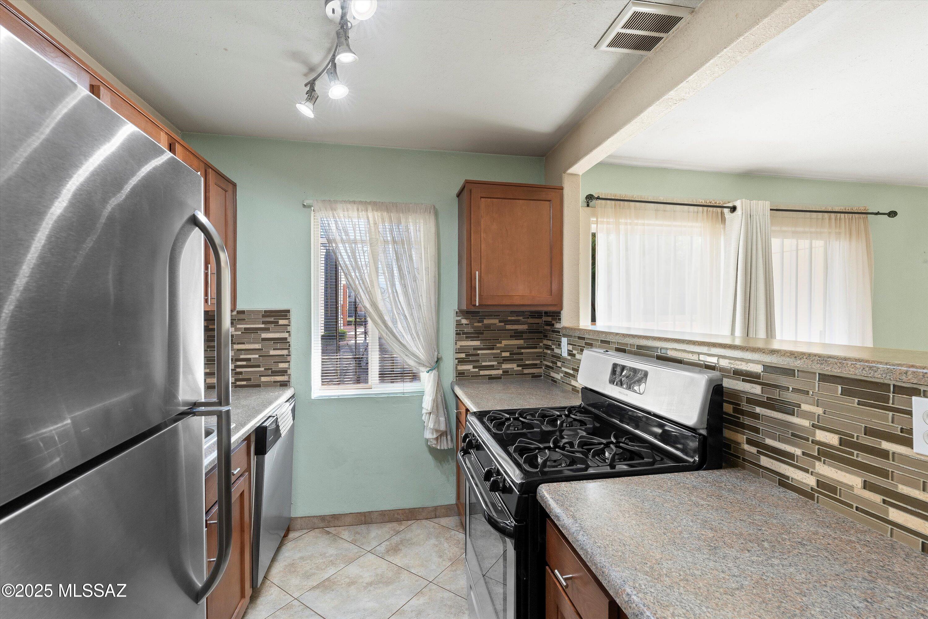 808 S Langley Avenue Unit: 105