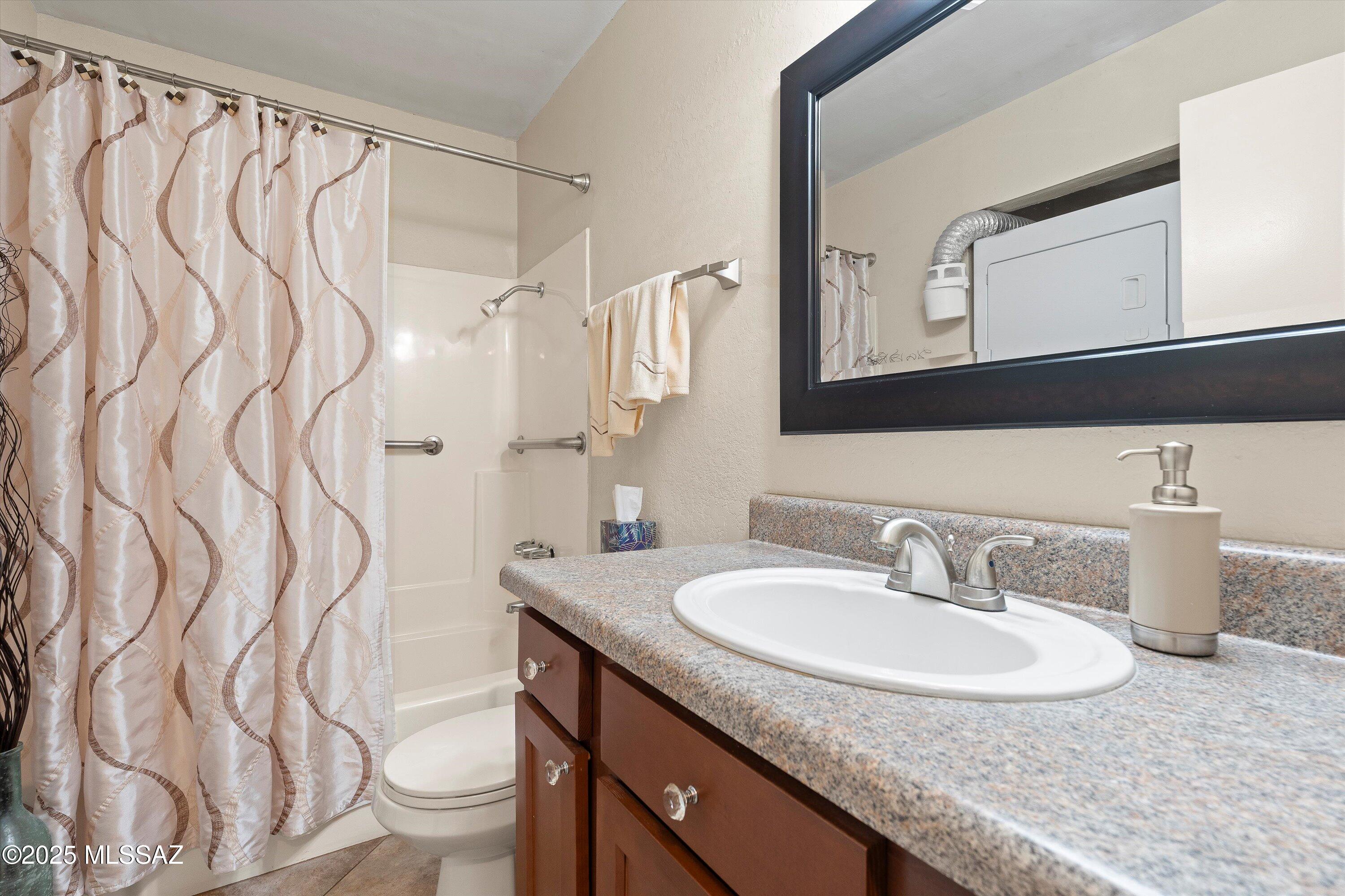 808 S Langley Avenue Unit: 105