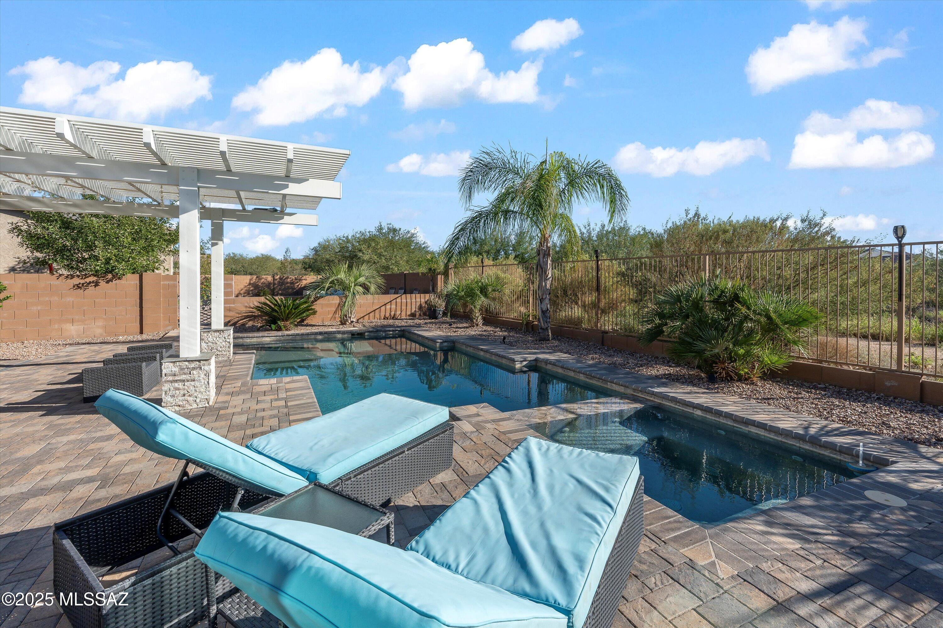 5846 S Clonmellon Avenue