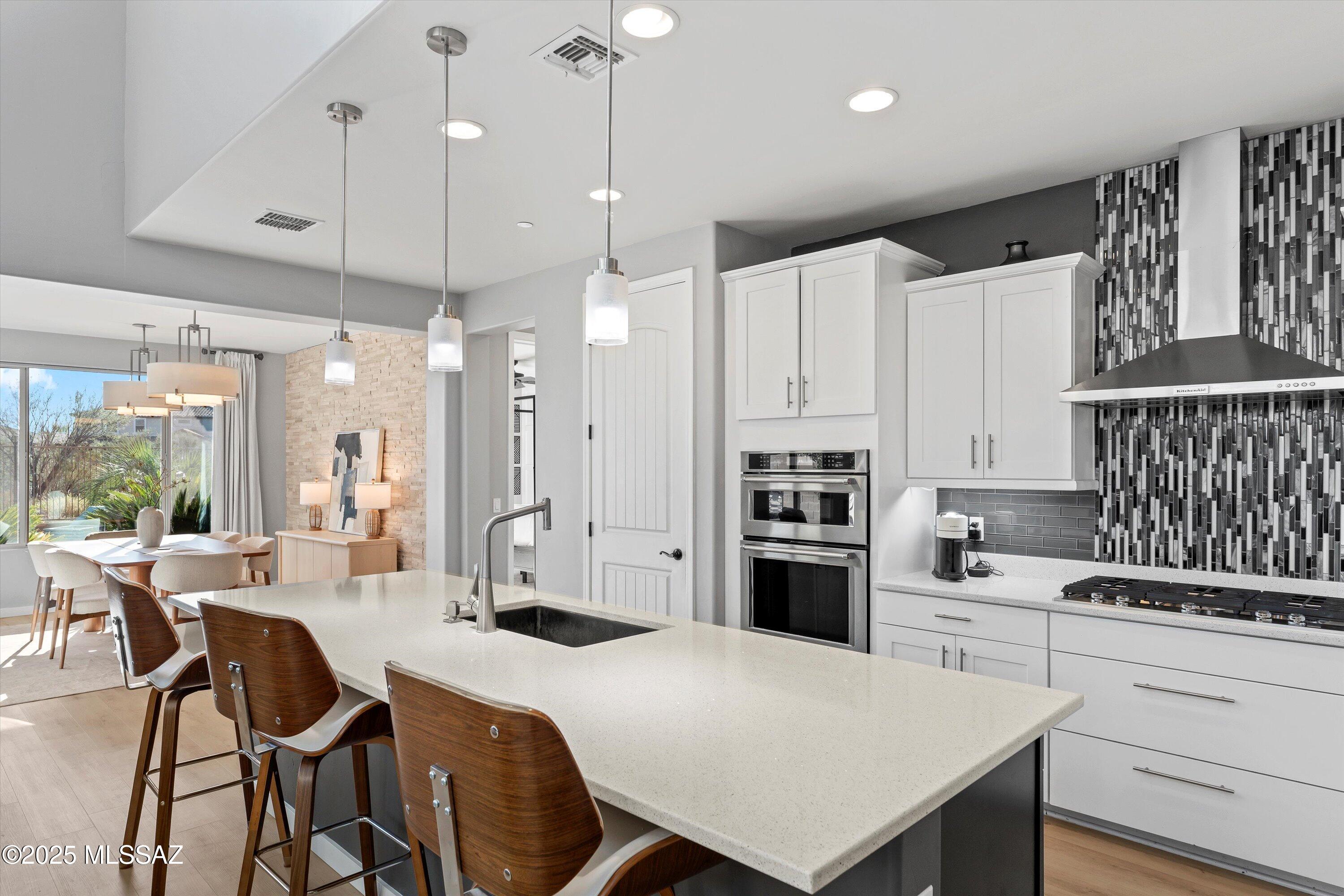 5846 S Clonmellon Avenue