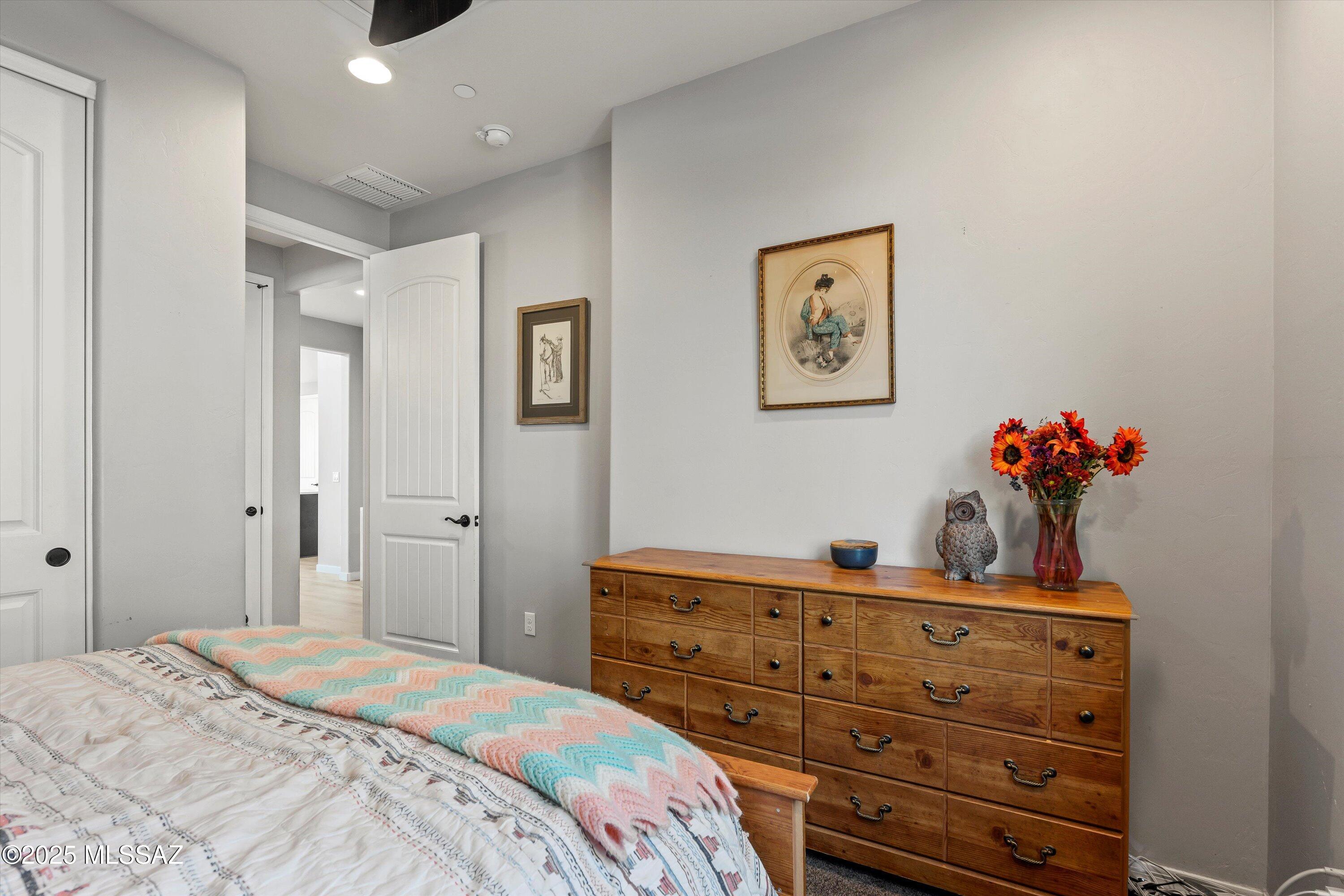 5846 S Clonmellon Avenue