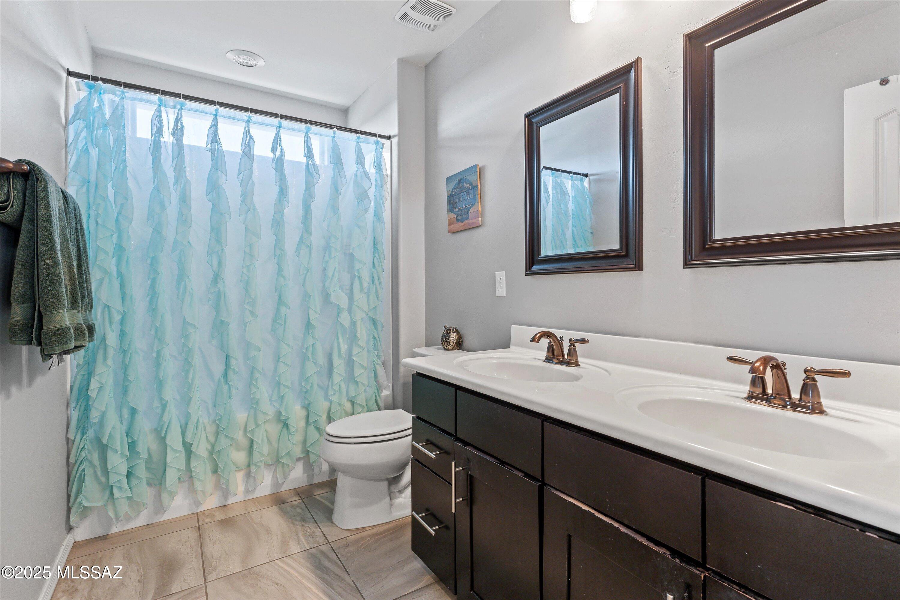 5846 S Clonmellon Avenue