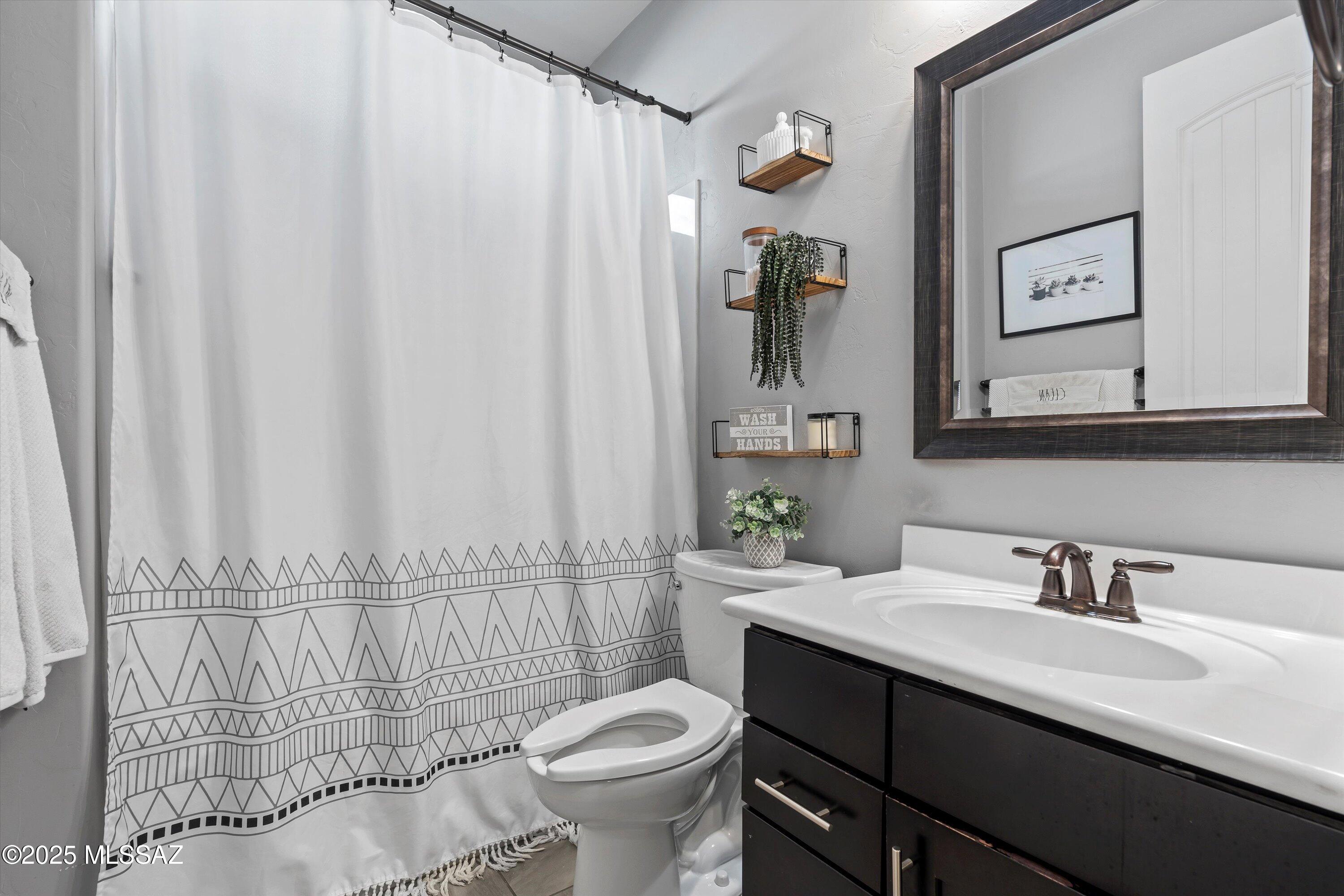 5846 S Clonmellon Avenue