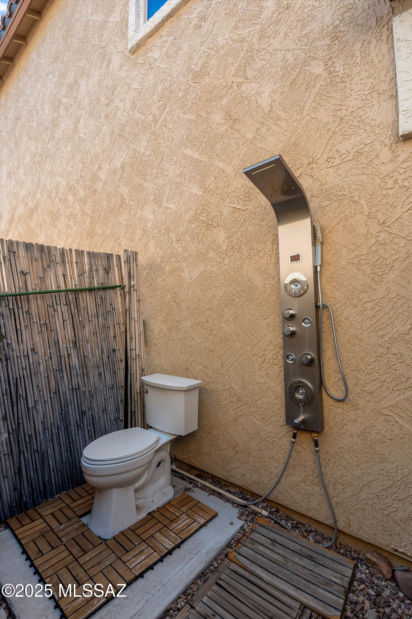 5846 S Clonmellon Avenue