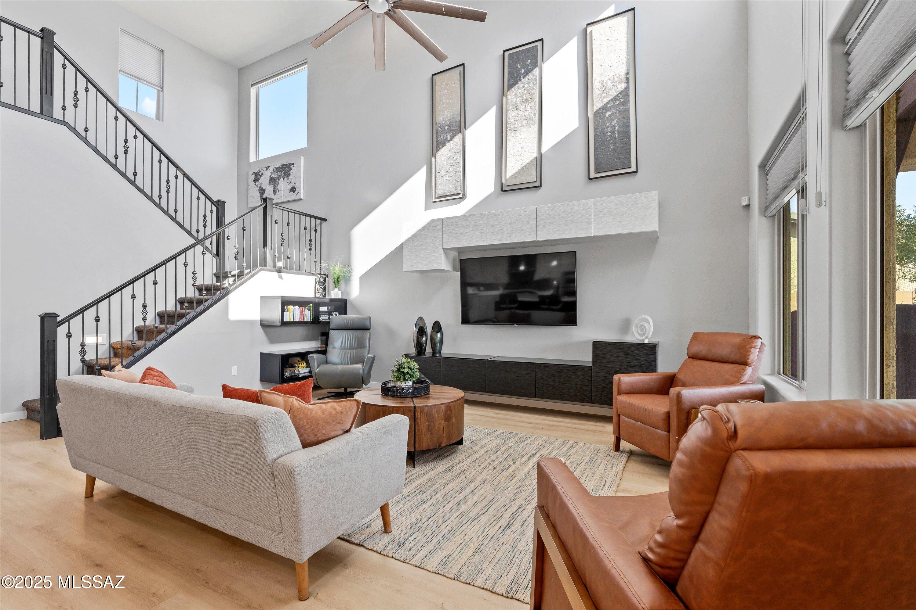 5846 S Clonmellon Avenue