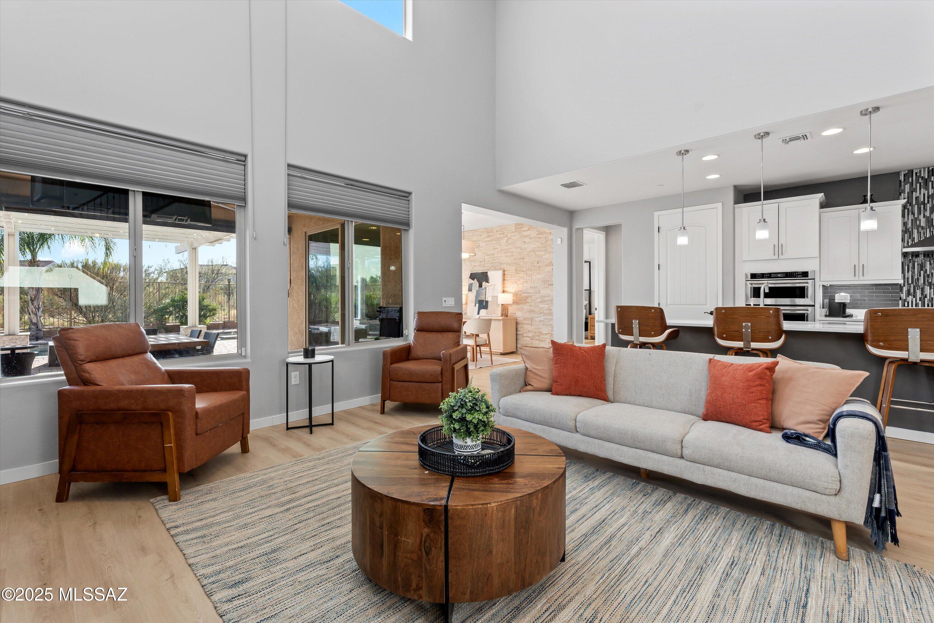 5846 S Clonmellon Avenue