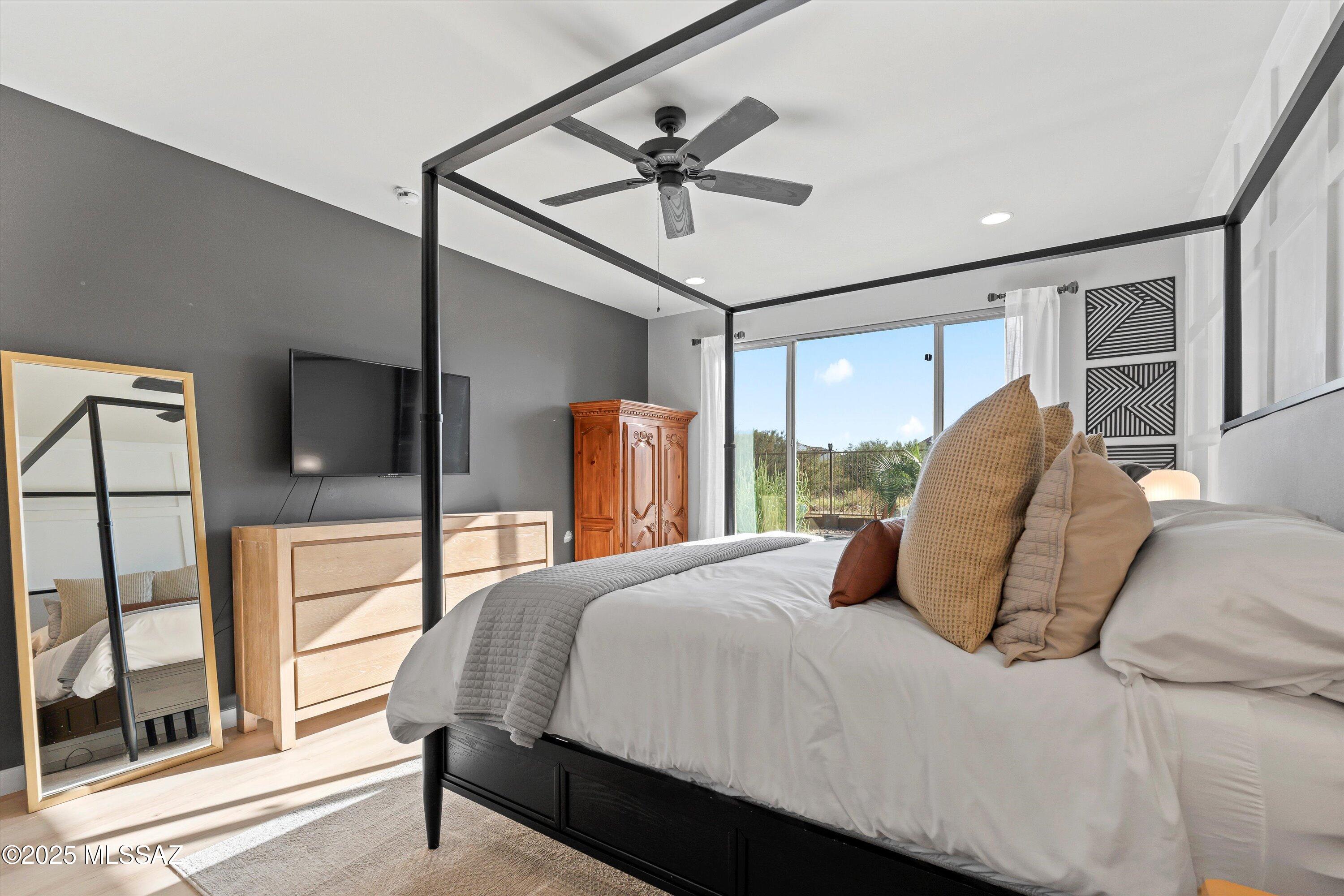 5846 S Clonmellon Avenue