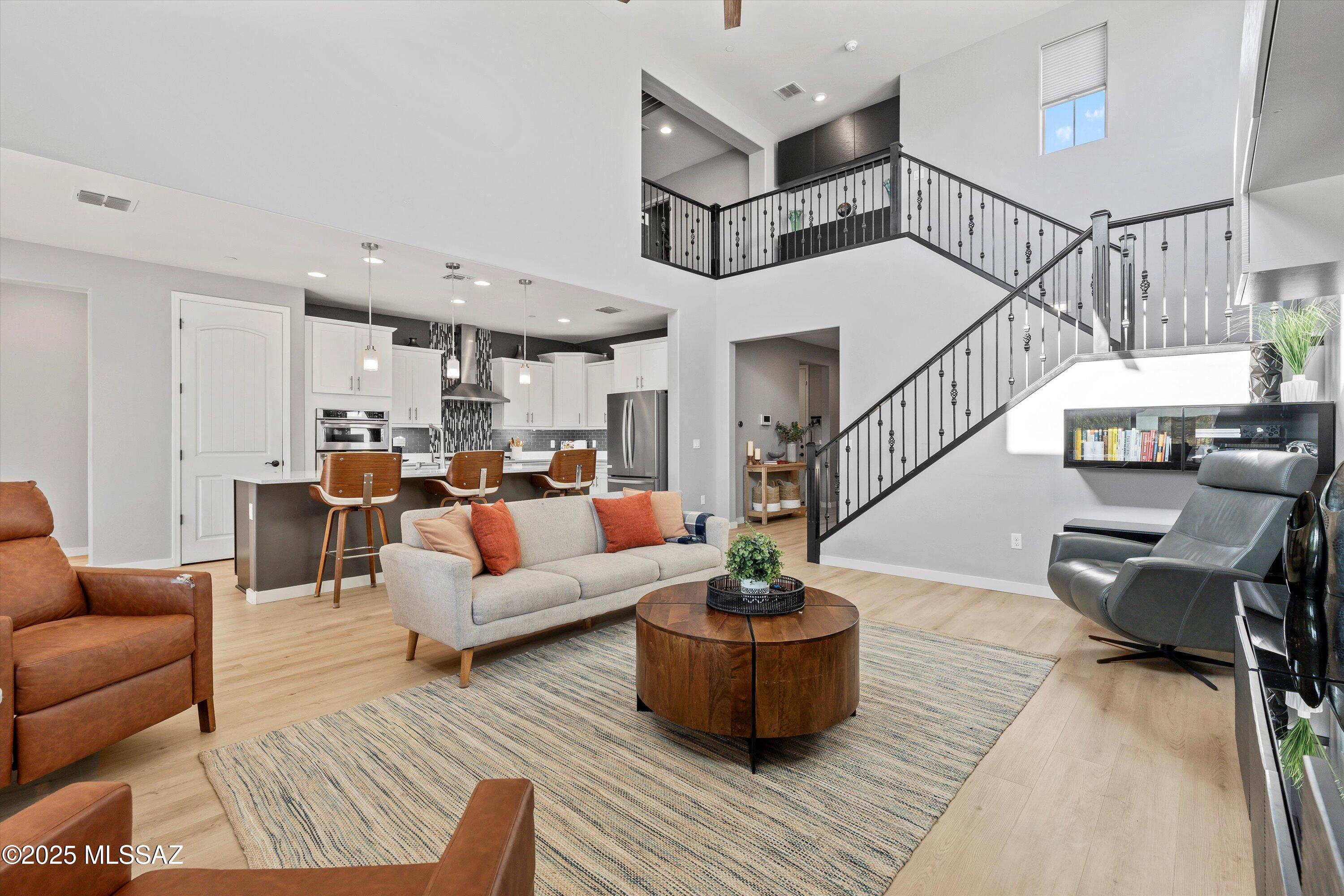 5846 S Clonmellon Avenue