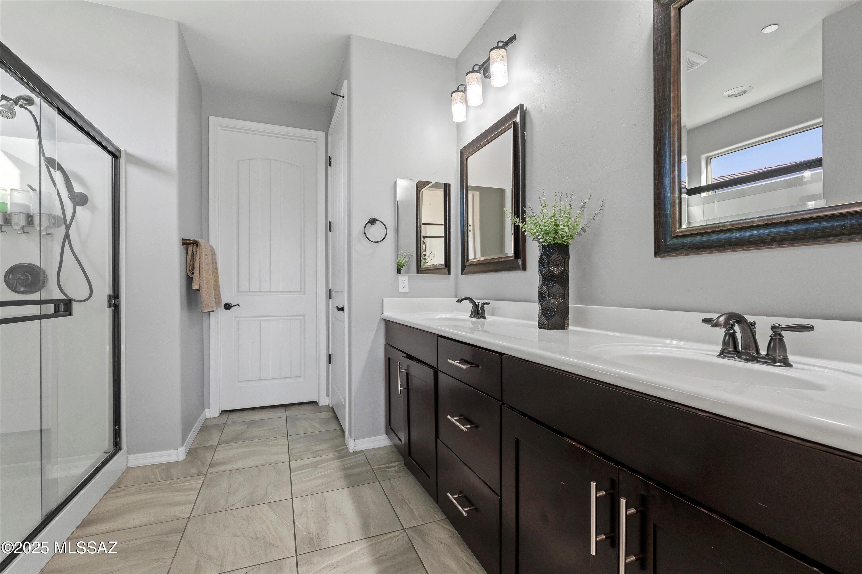 5846 S Clonmellon Avenue