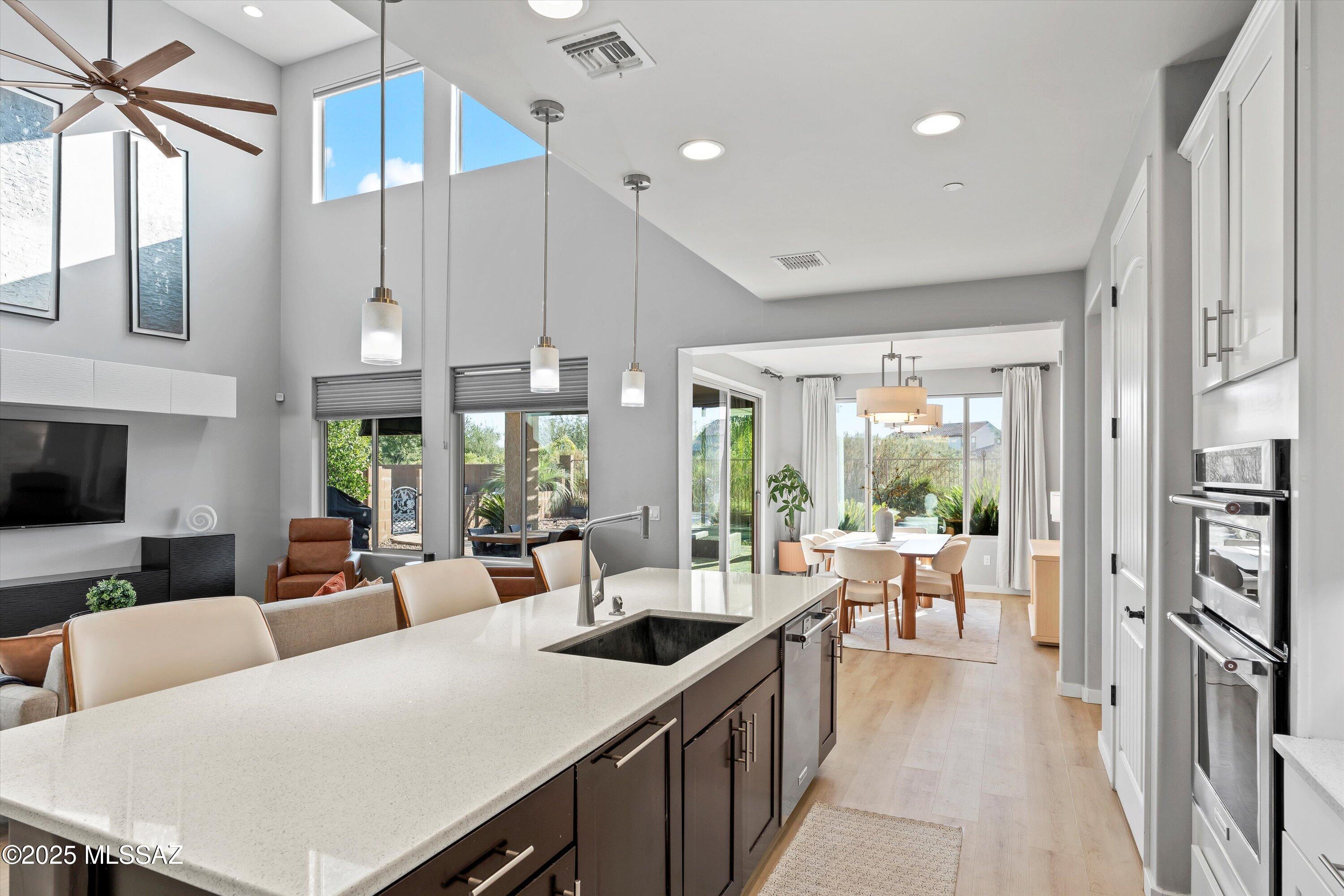 5846 S Clonmellon Avenue