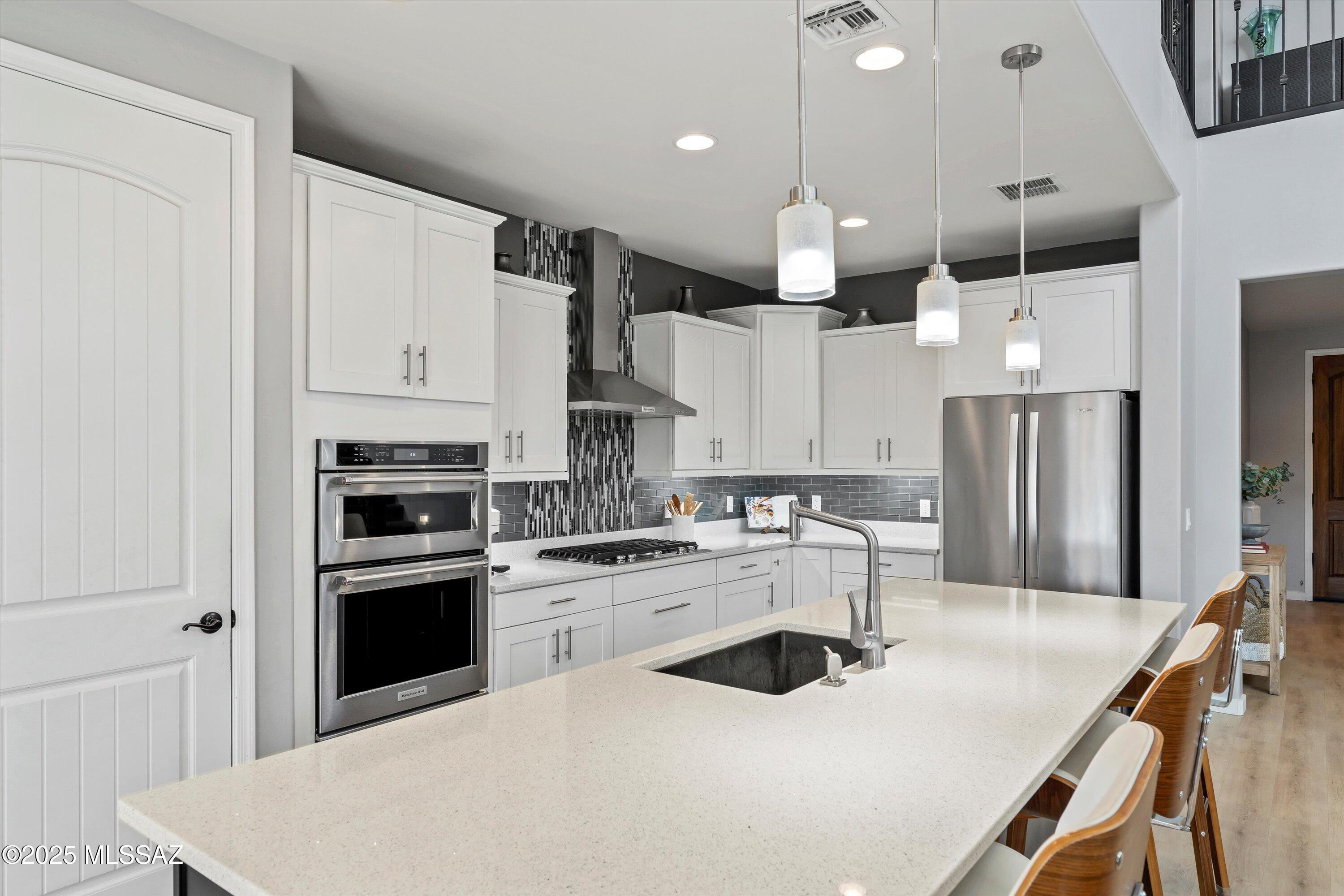 5846 S Clonmellon Avenue