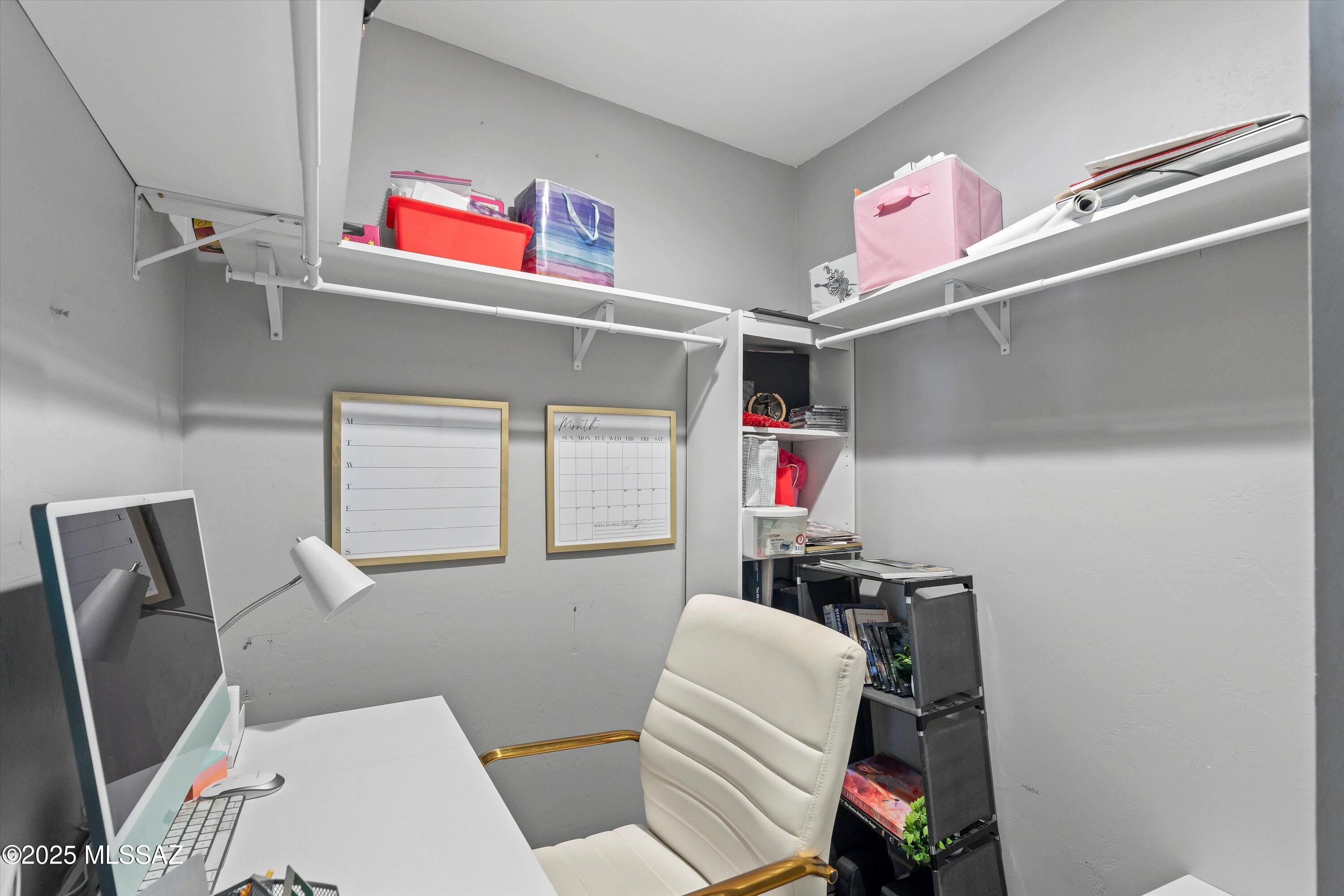 5846 S Clonmellon Avenue