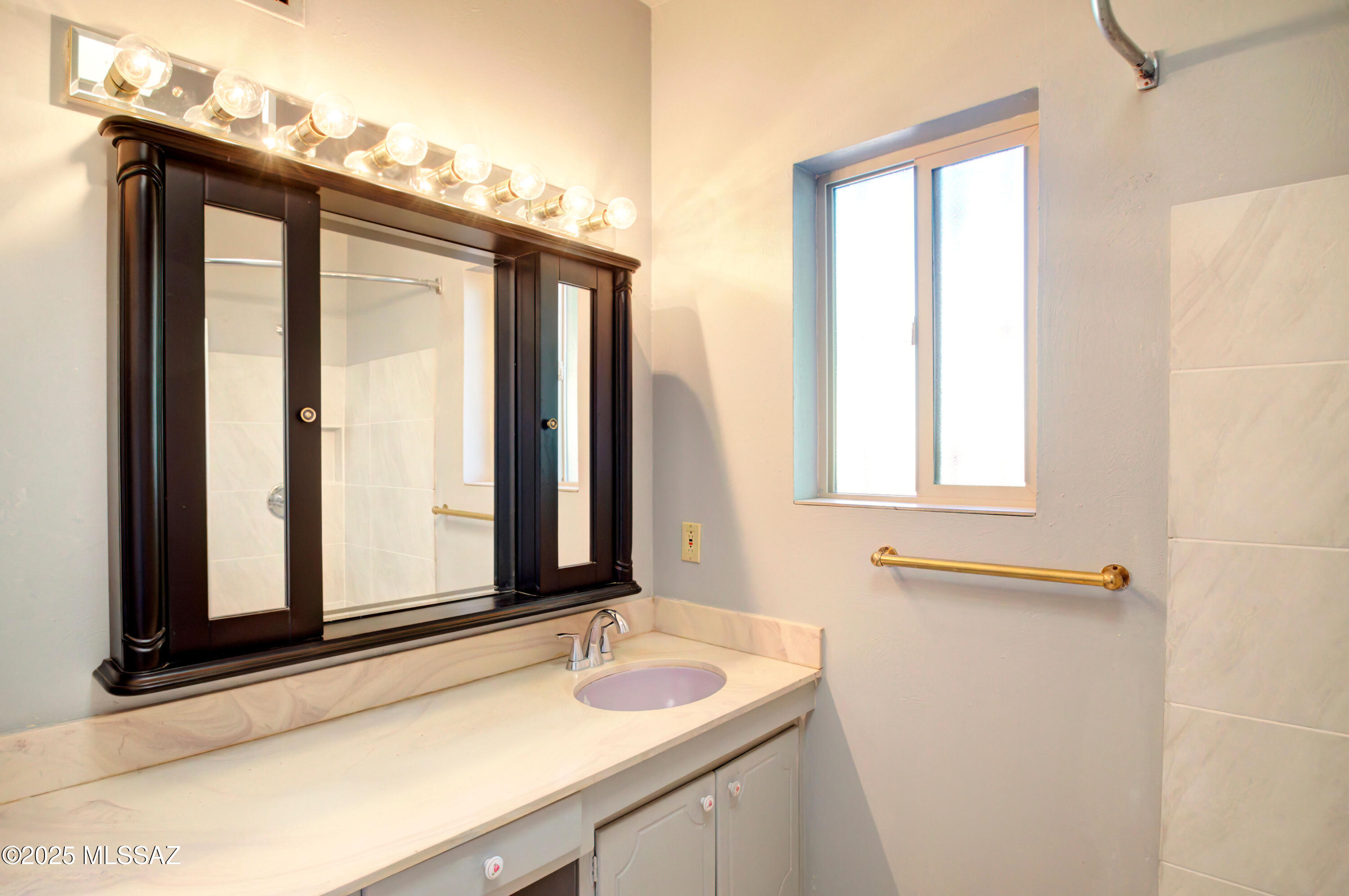 2219 S Pebble Beach Avenue