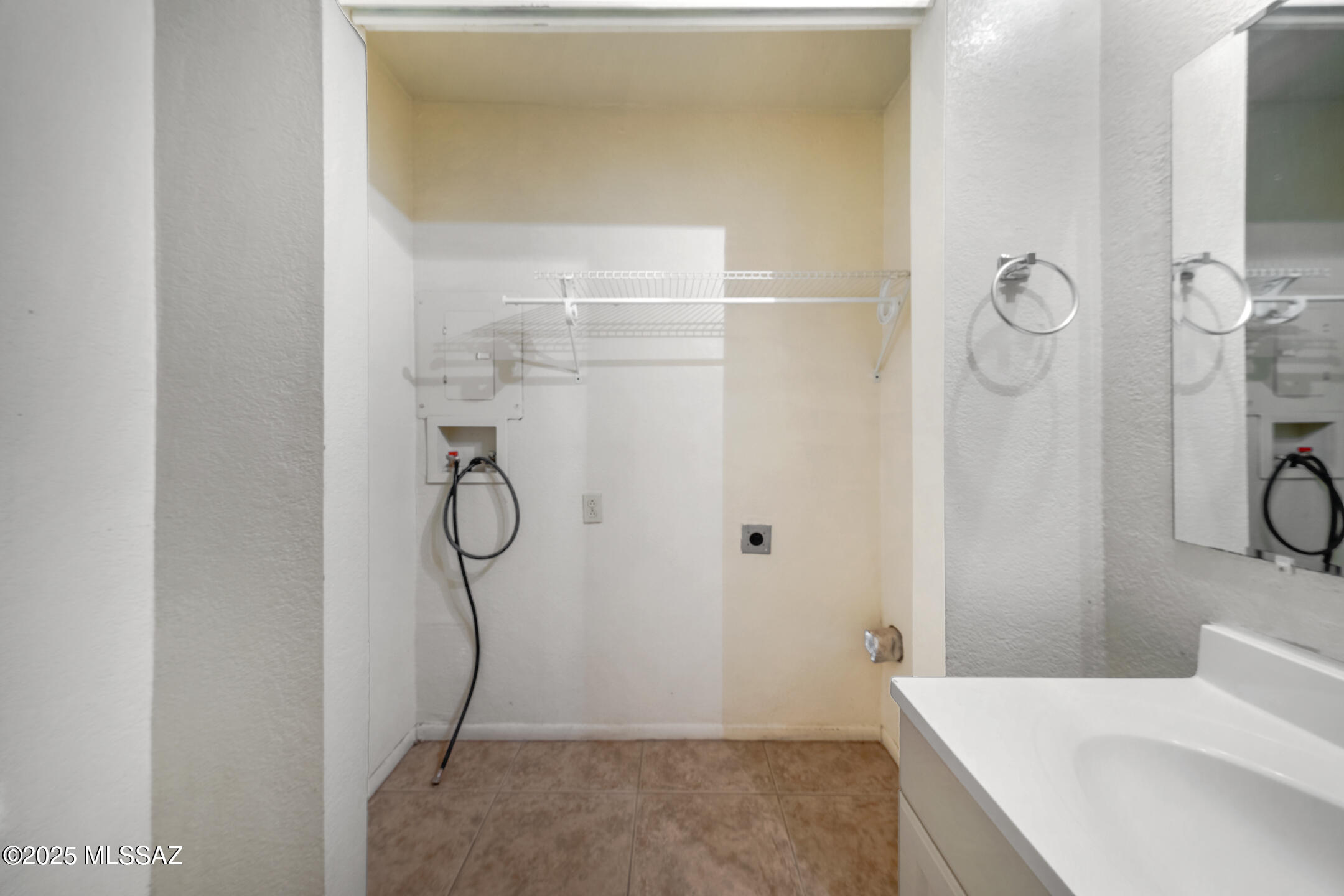 2275 W Dakota Street