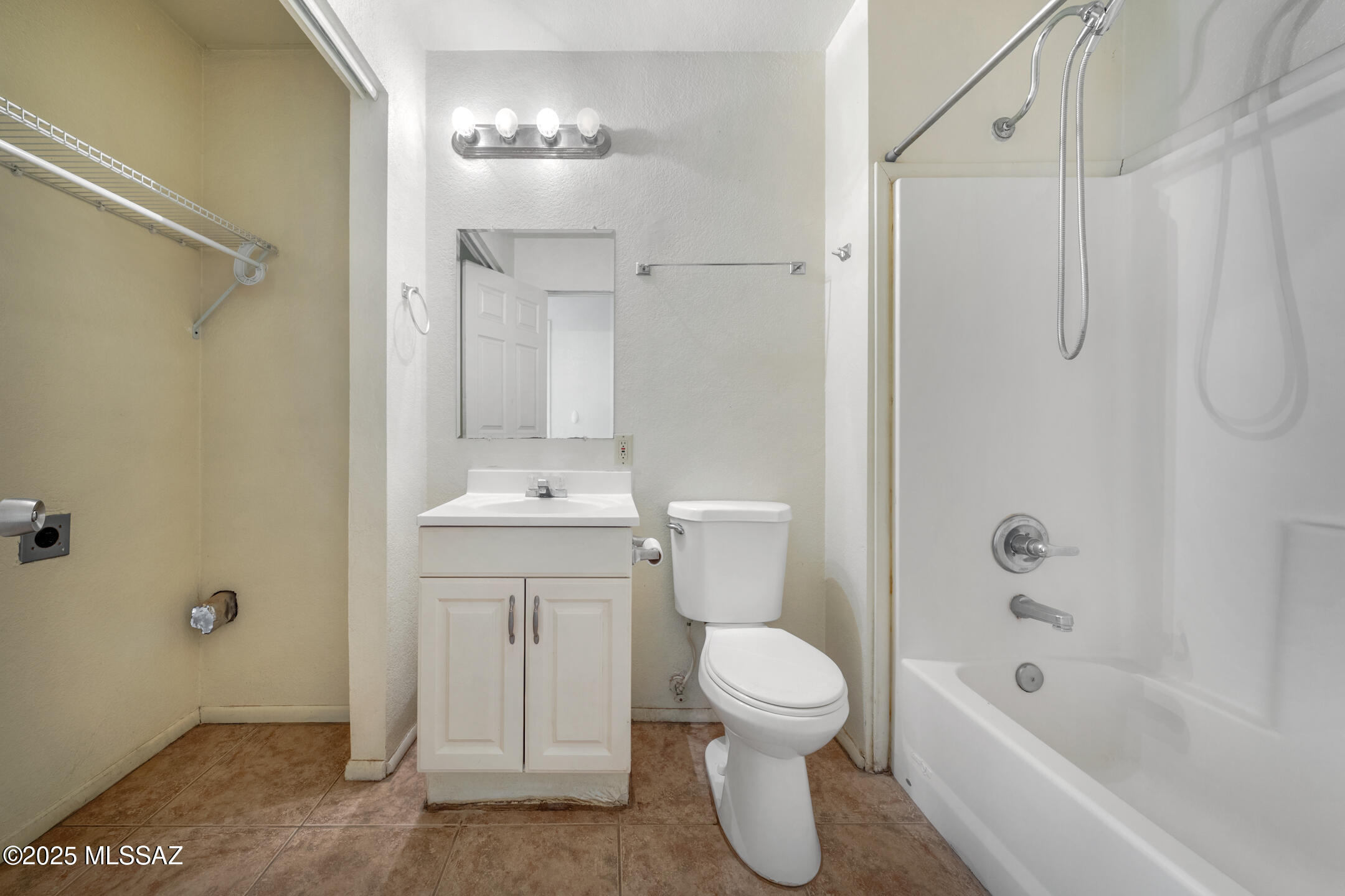 2275 W Dakota Street