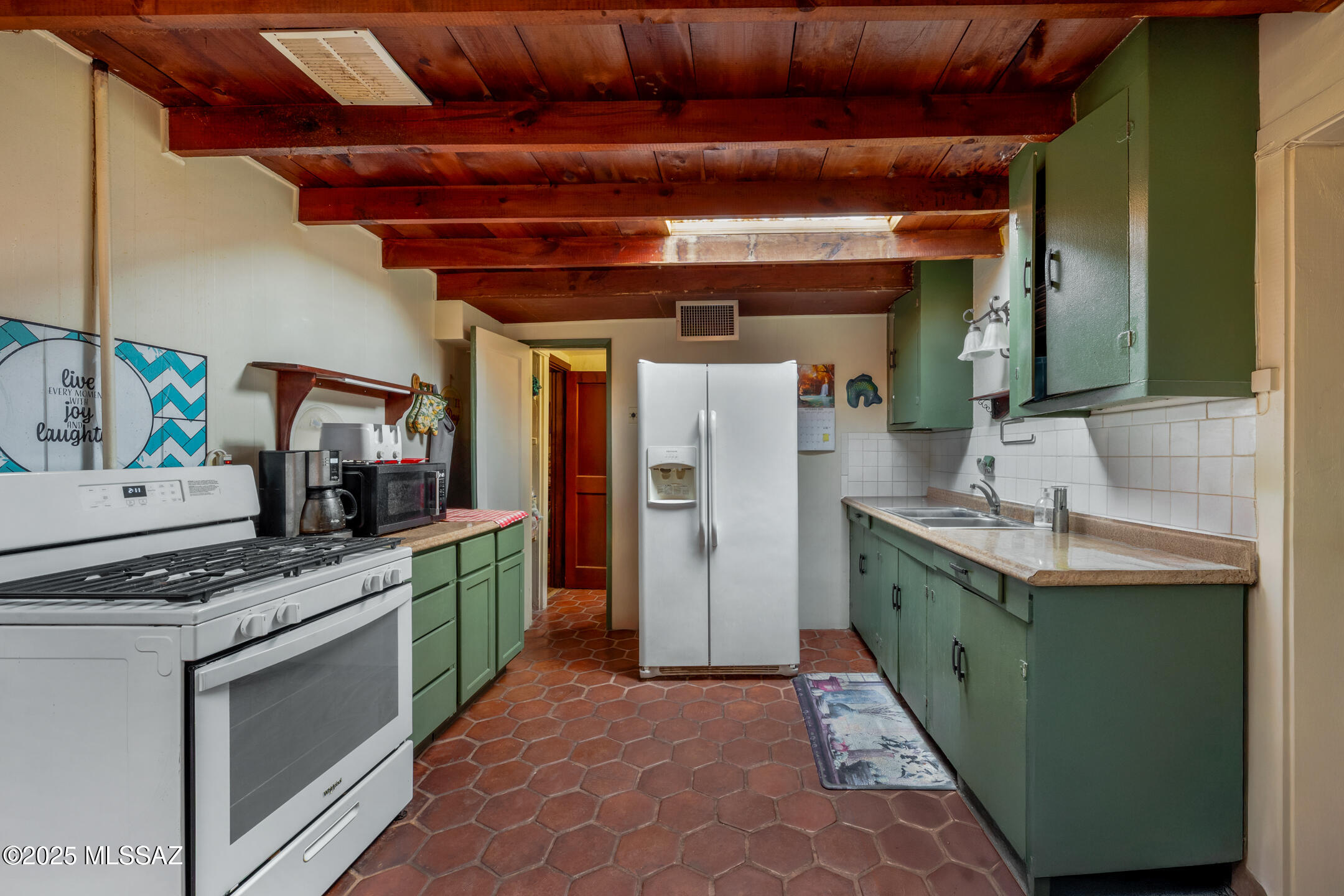 2813-2815 N Castro Avenue