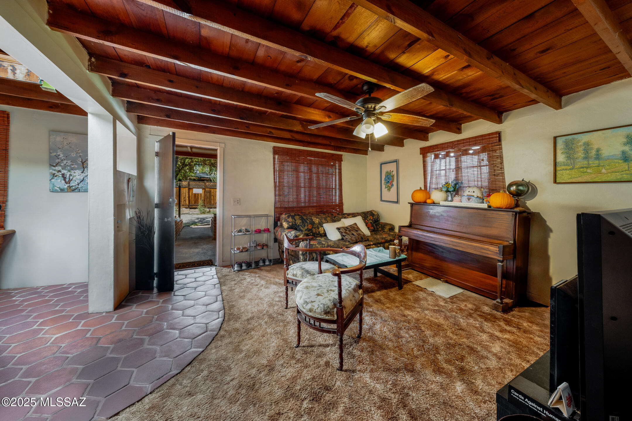 2813-2815 N Castro Avenue